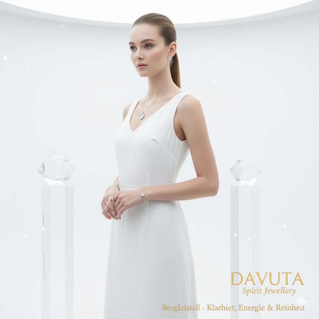 Bergkristall Schmuck am Model by DAVUTA
