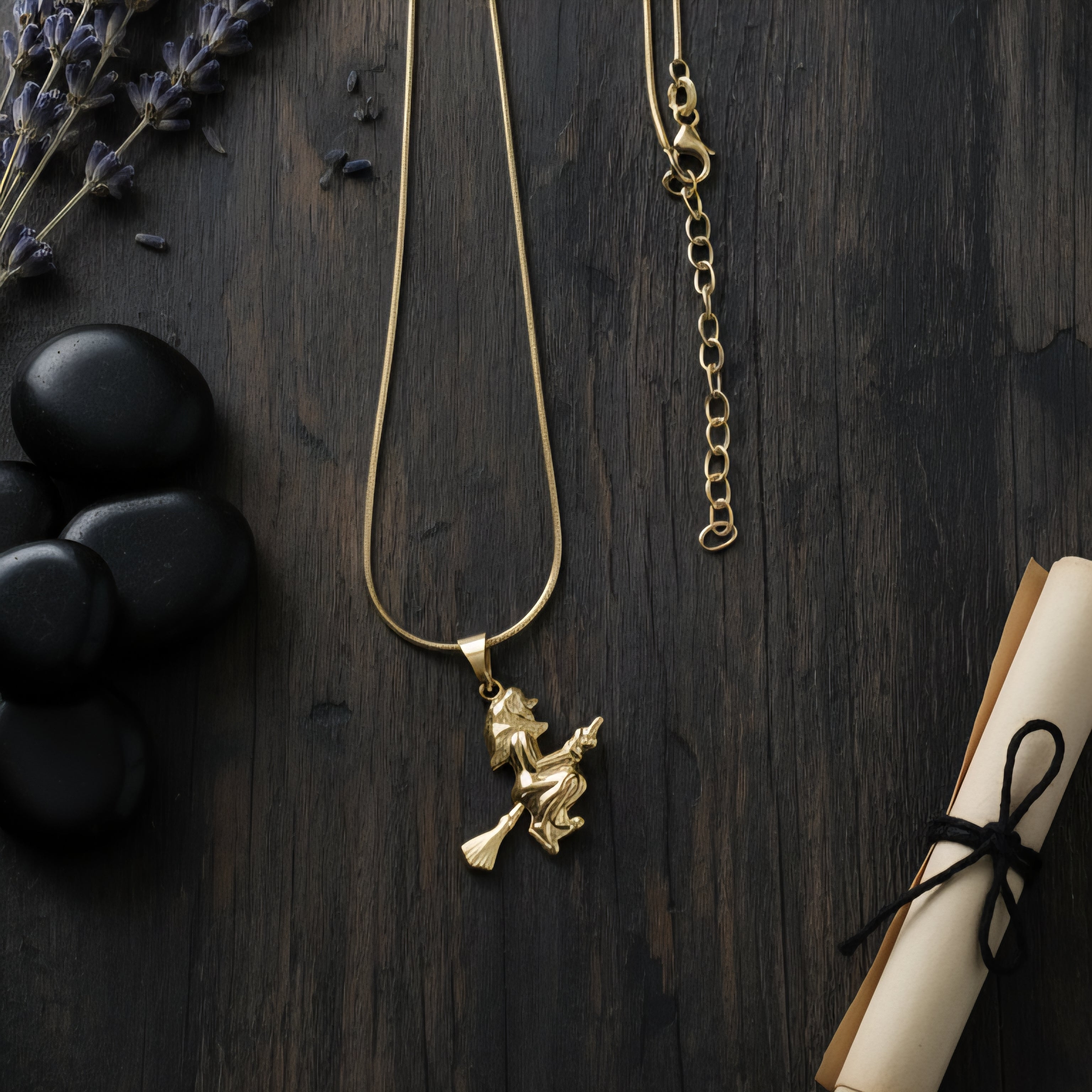 Damen Kette mit Anhänger Hexe Gold