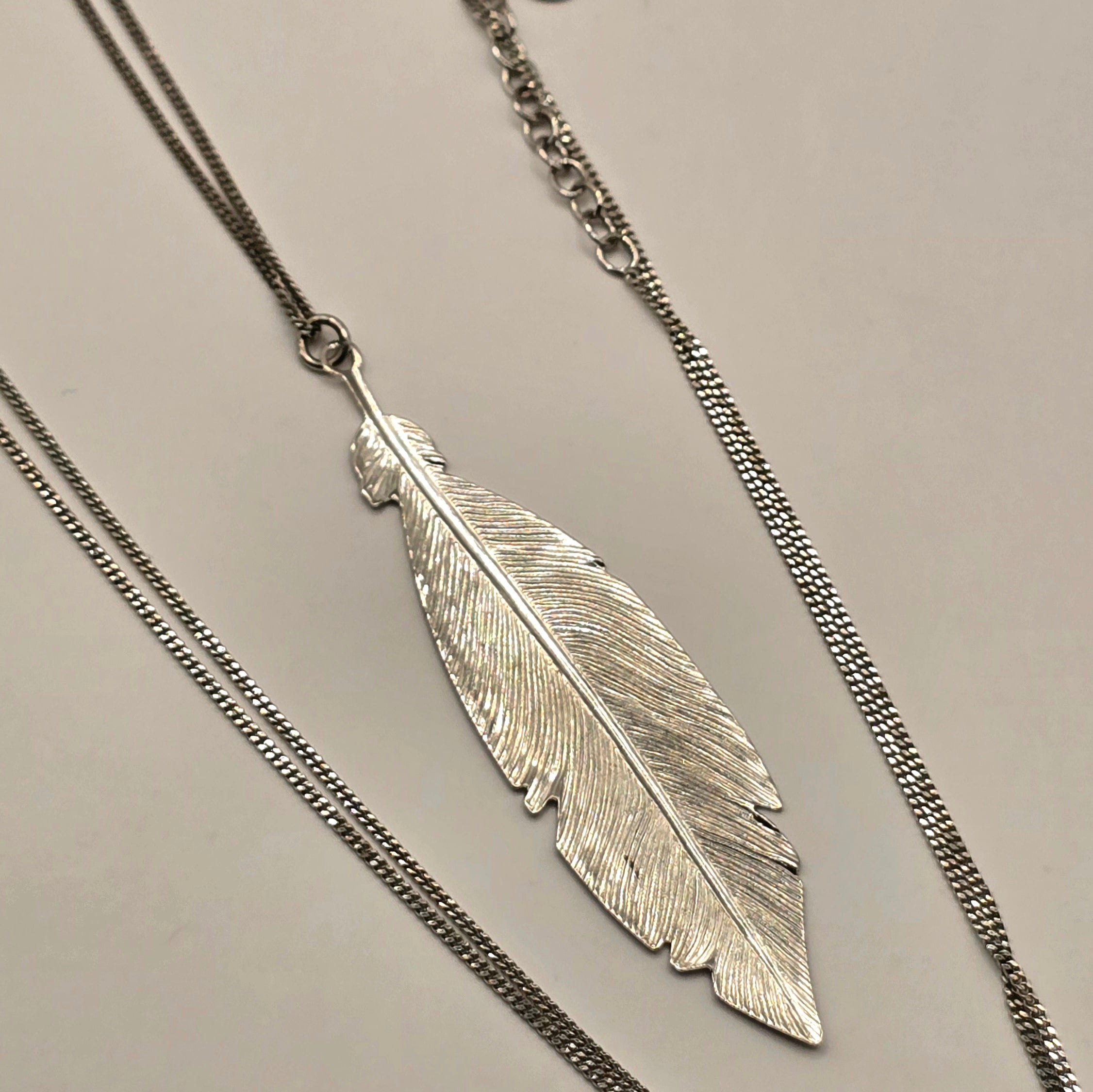 Damen Kette mit Anhänger Feder