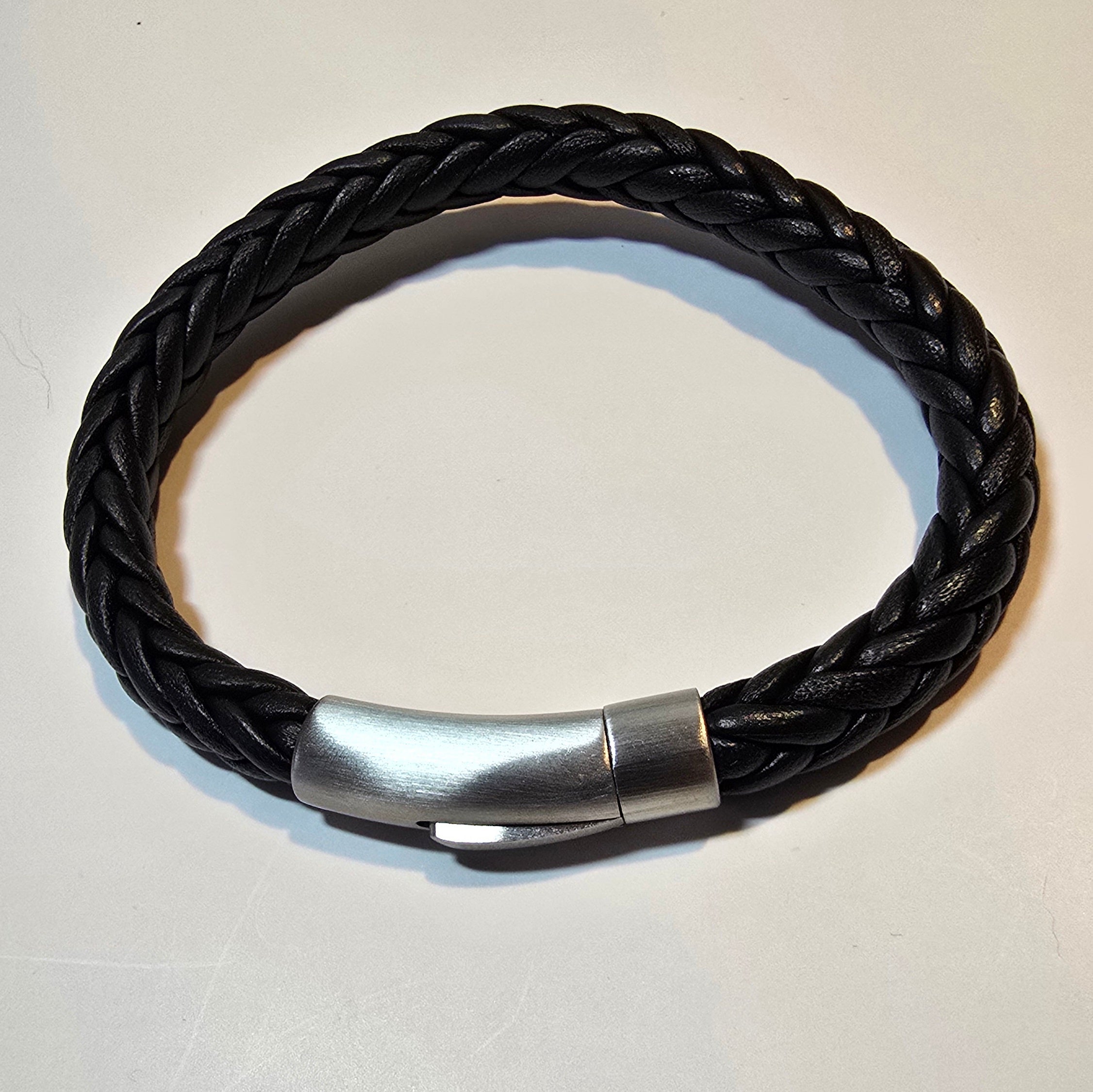 Herren Armband / Tressio Nero / Kalbsleder + Edelstahl / maskulin · klar · zeitlos