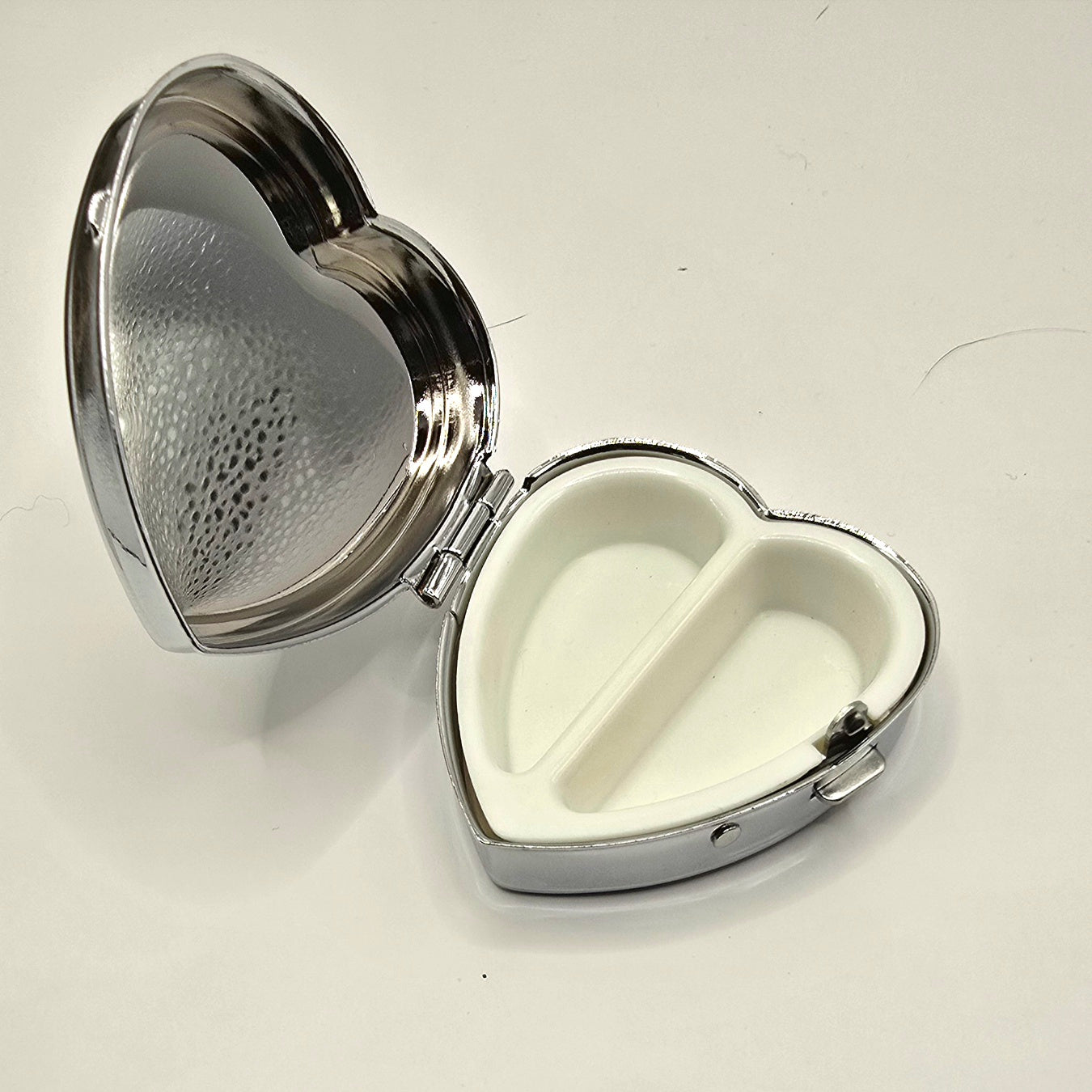 Pillendose in Herzform mit Abalone