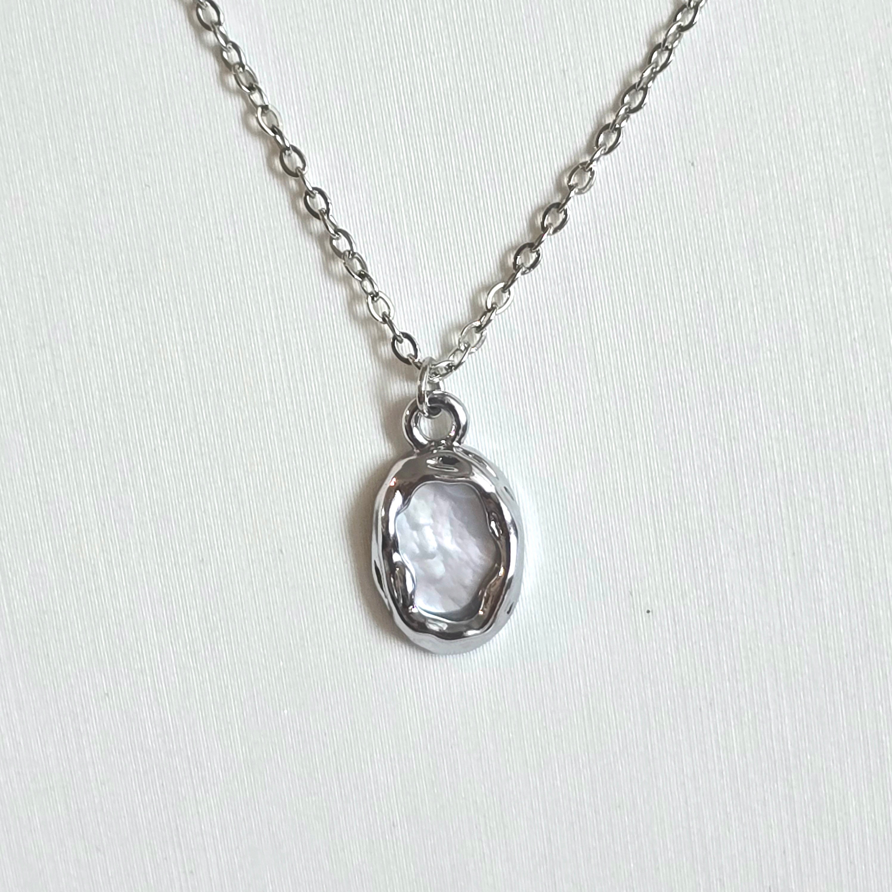 Damen Kette mit Anhänger / Perla Luminosa / Edelstahl / edel  + zart