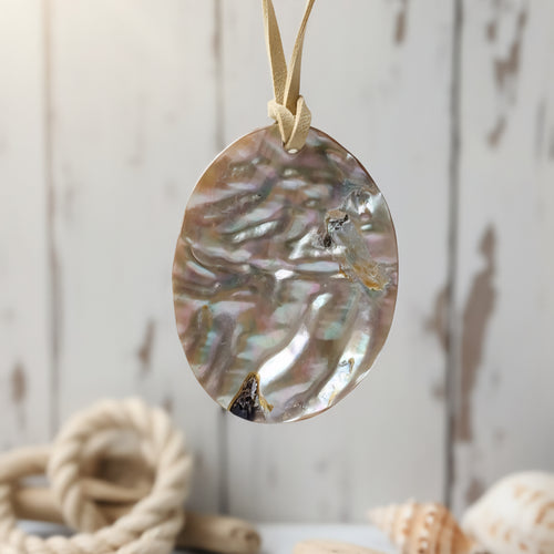 Abalone Anhänger Natur an Stoffband Oval by DAVUTA