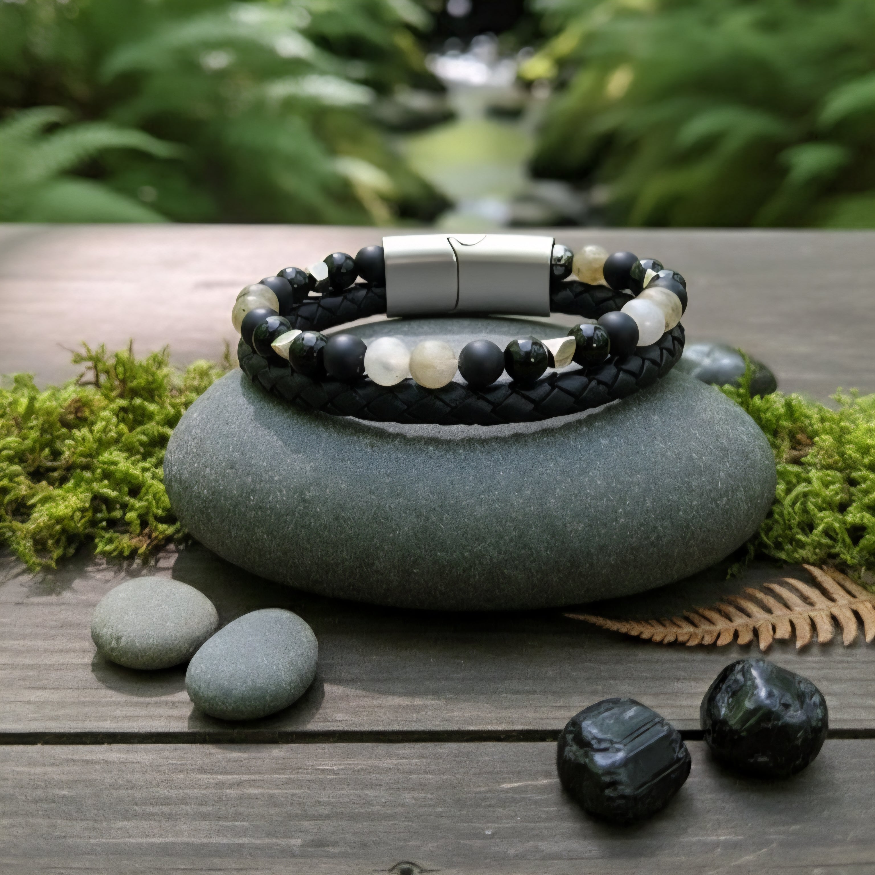 Armband Mystic Black geflochtenes Leder und Natursteinperlen mit Edelstahlverschluss