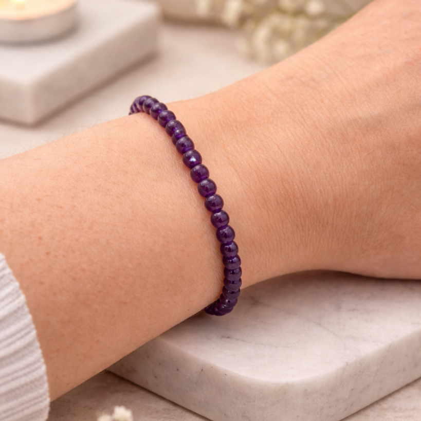 Damen Armband Amethyst  4 mm Kugeln am Arm by DAVUTA