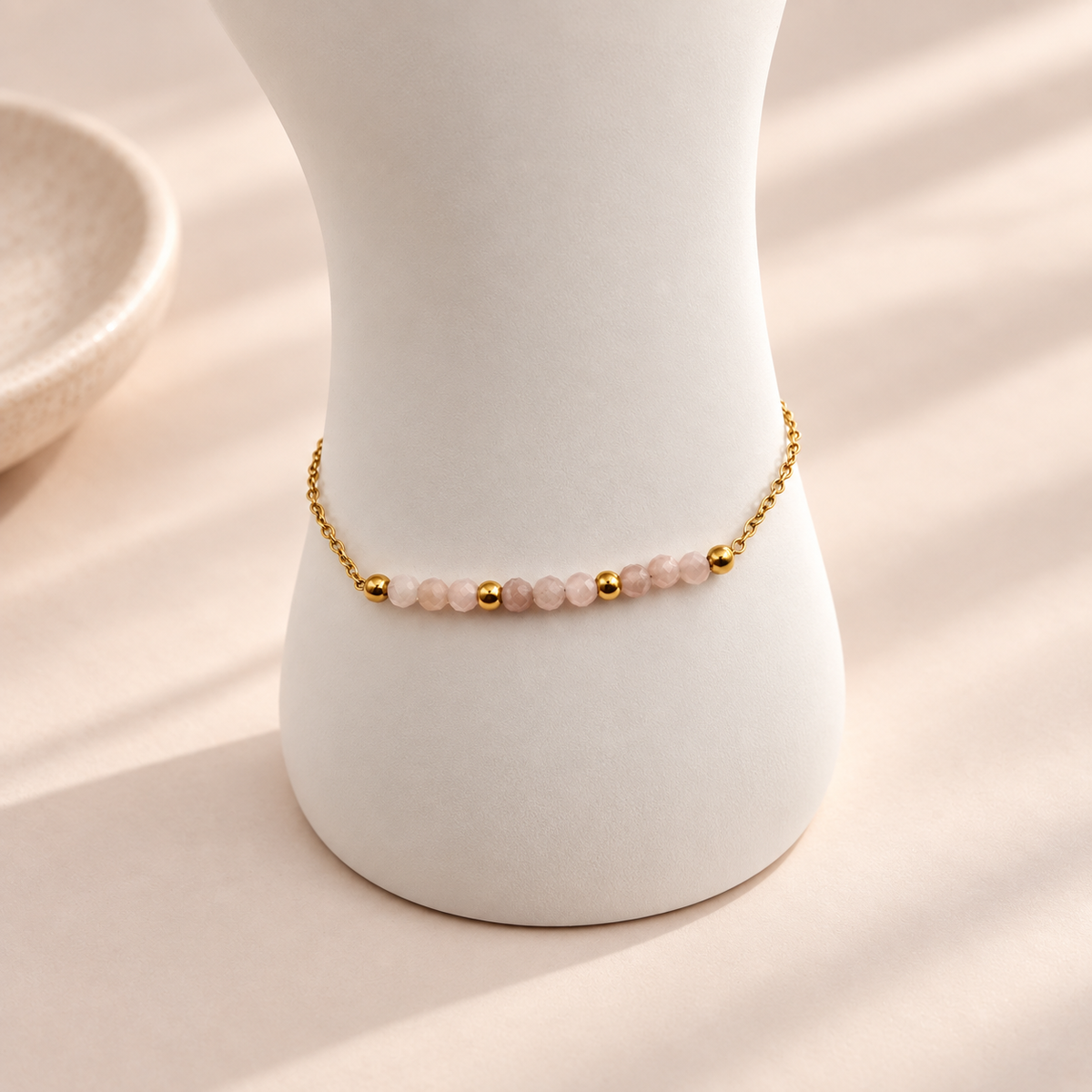 Damen Armband Edelstahl Mondstein DAVUTA an Büste