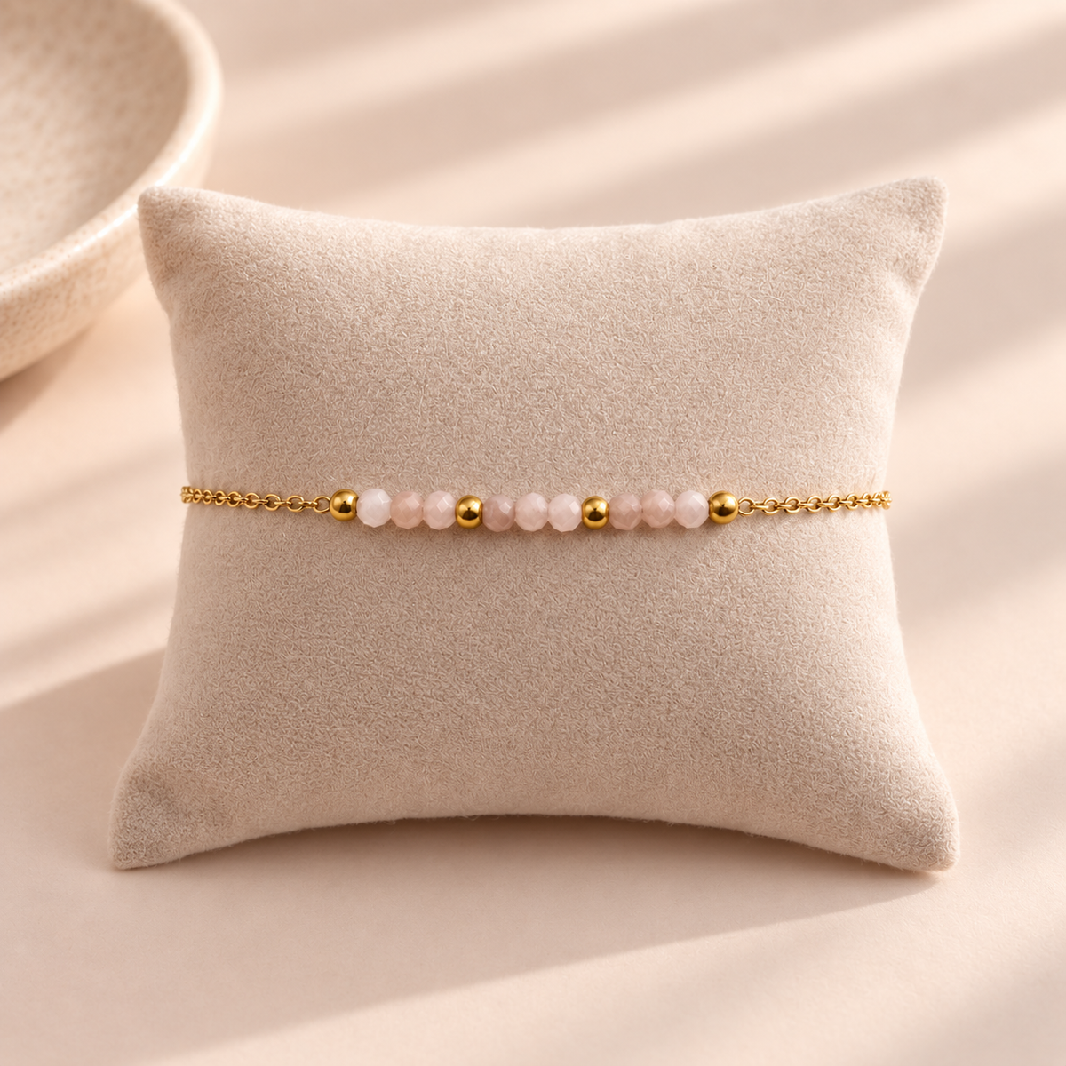 Damen Armband Edelstahl Mondstein DAVUTA an Kissen
