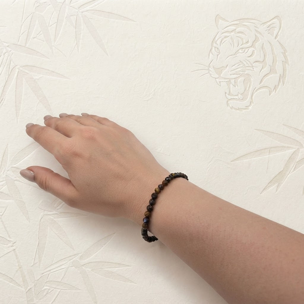 Damen Armband Elastisch 4 mm Tigerauge facettiert DAVUTA am Arm
