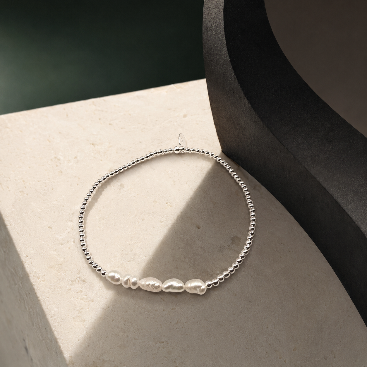 Damen Armband Elastisch Silber- und Süßwasserperlen by DAVUTA