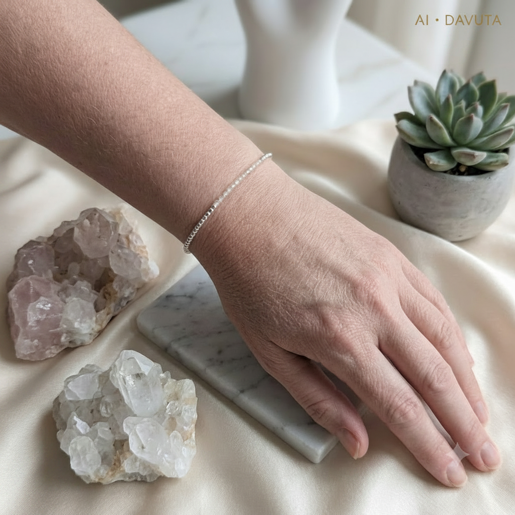 Damen Armband Elastisch Silber und Rosenquarzperlen am Arm Modell