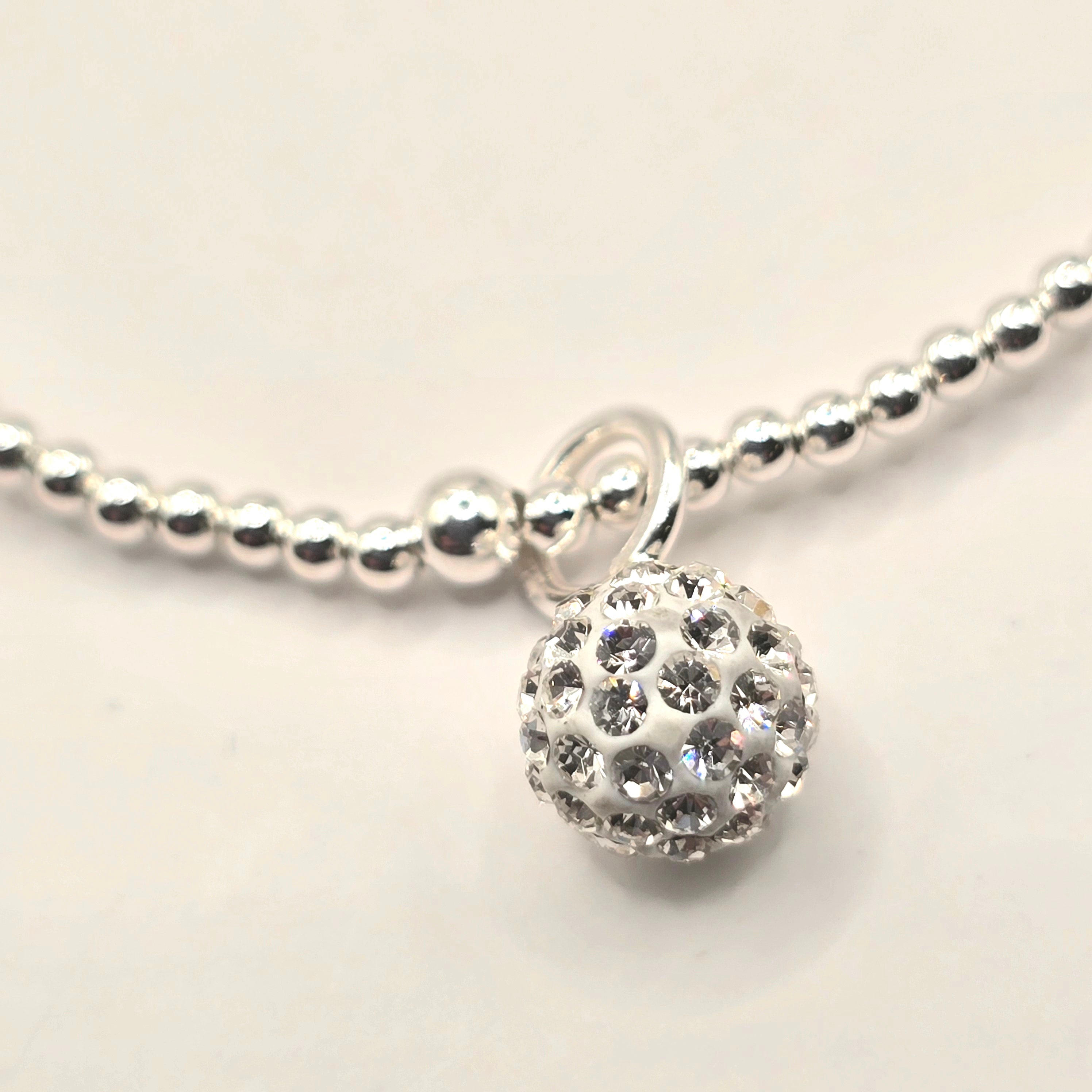 Damen Armband Elastisch Silberperlen mit Zirkonia Pavekugel Detail by DAVUTA