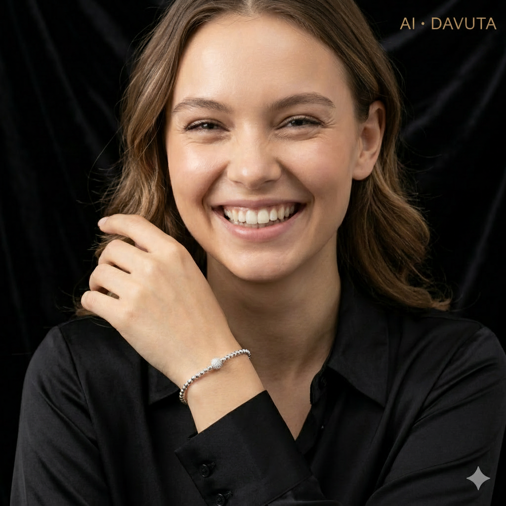 Damen Armband Silberperlen und Zirkonia Pavekugel am Modell by DAVUTA