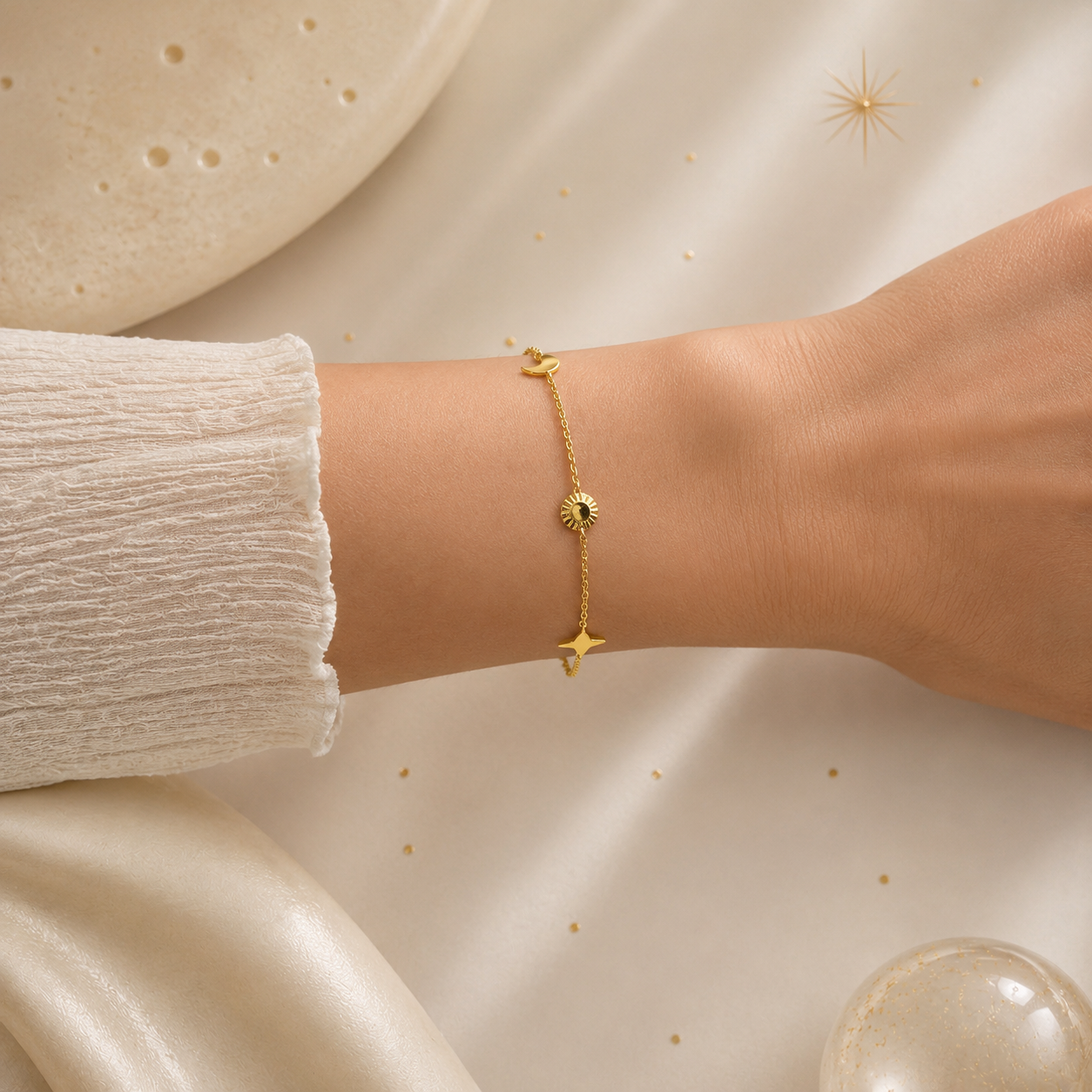 Damen Armband Universo gold am Arm by DAVUTA