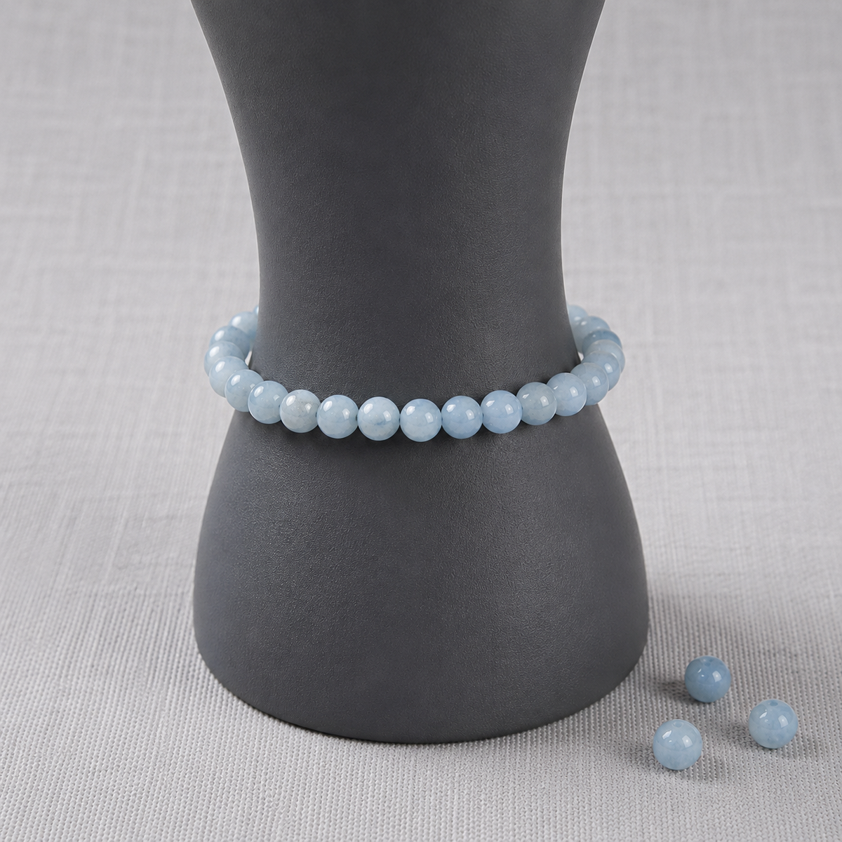 Damen Armband elastisch Aquamarin 6mm DAVUTA an Büste