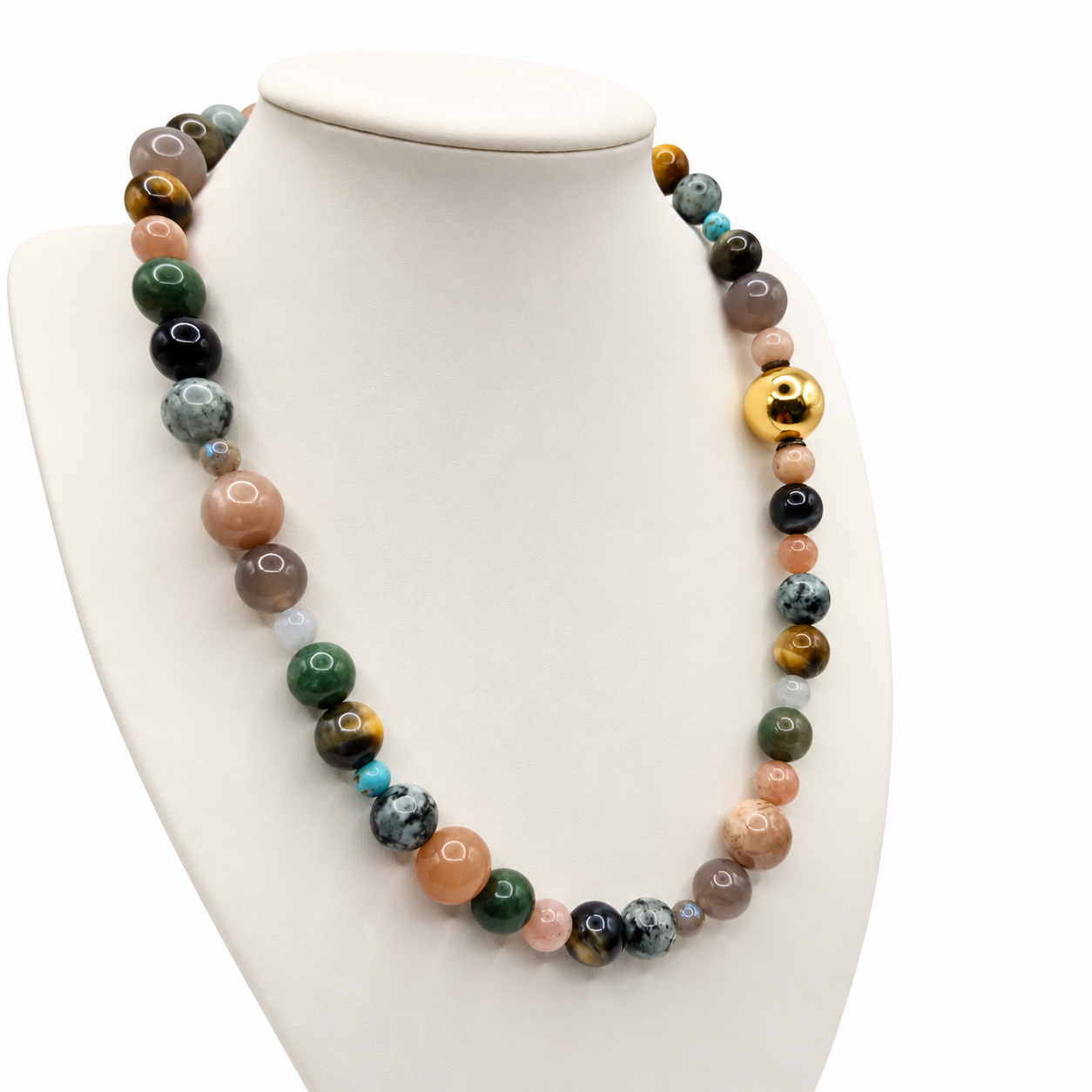 Damen Collier Edelsteinmix mit Verschlusskugel vergoldet clean an Büste Heide Heinzendorff by DAVUTA