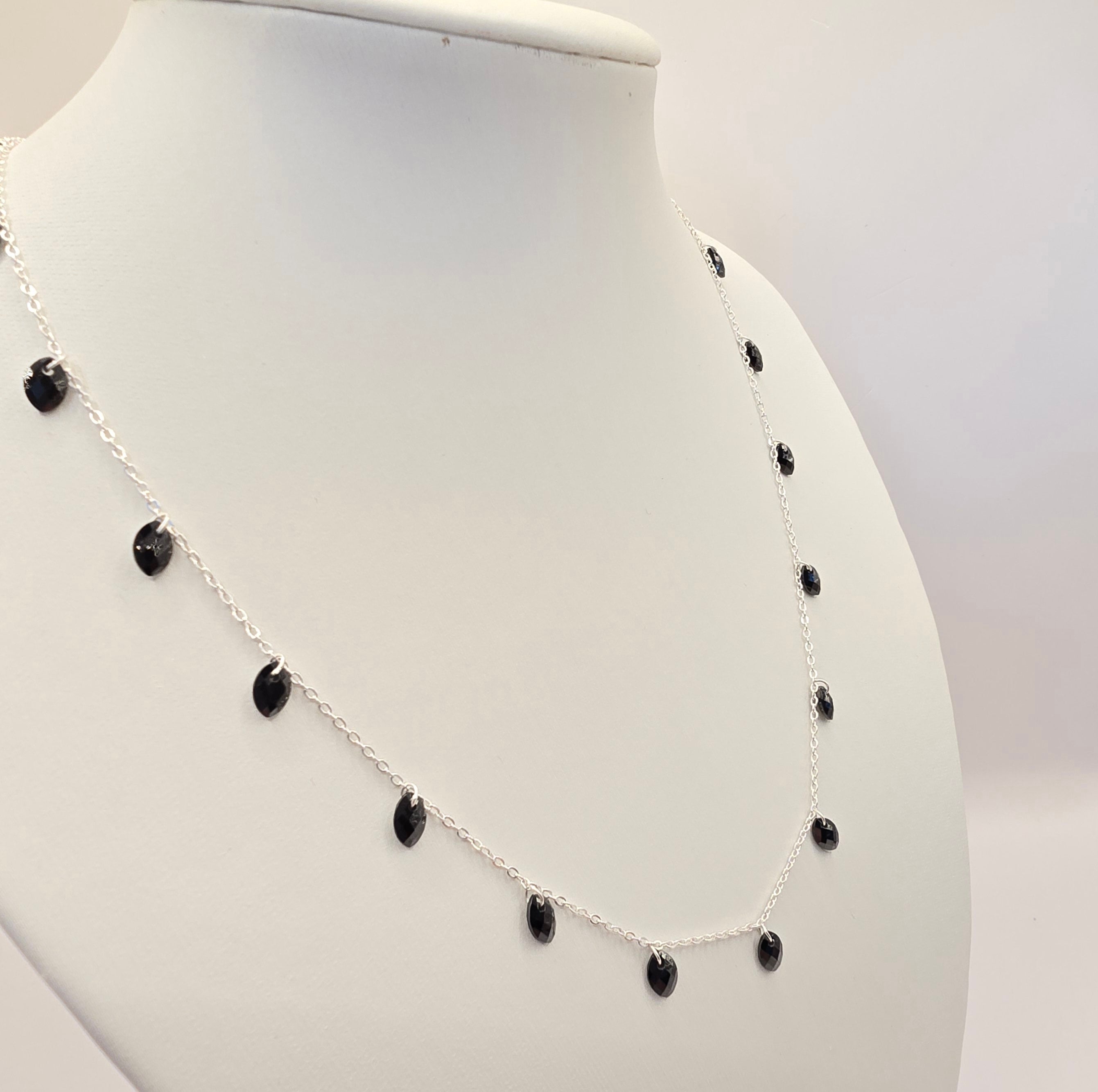 Damen Collier Kette Navette Silber Zirkonia DAVUTA an Büste seitlich