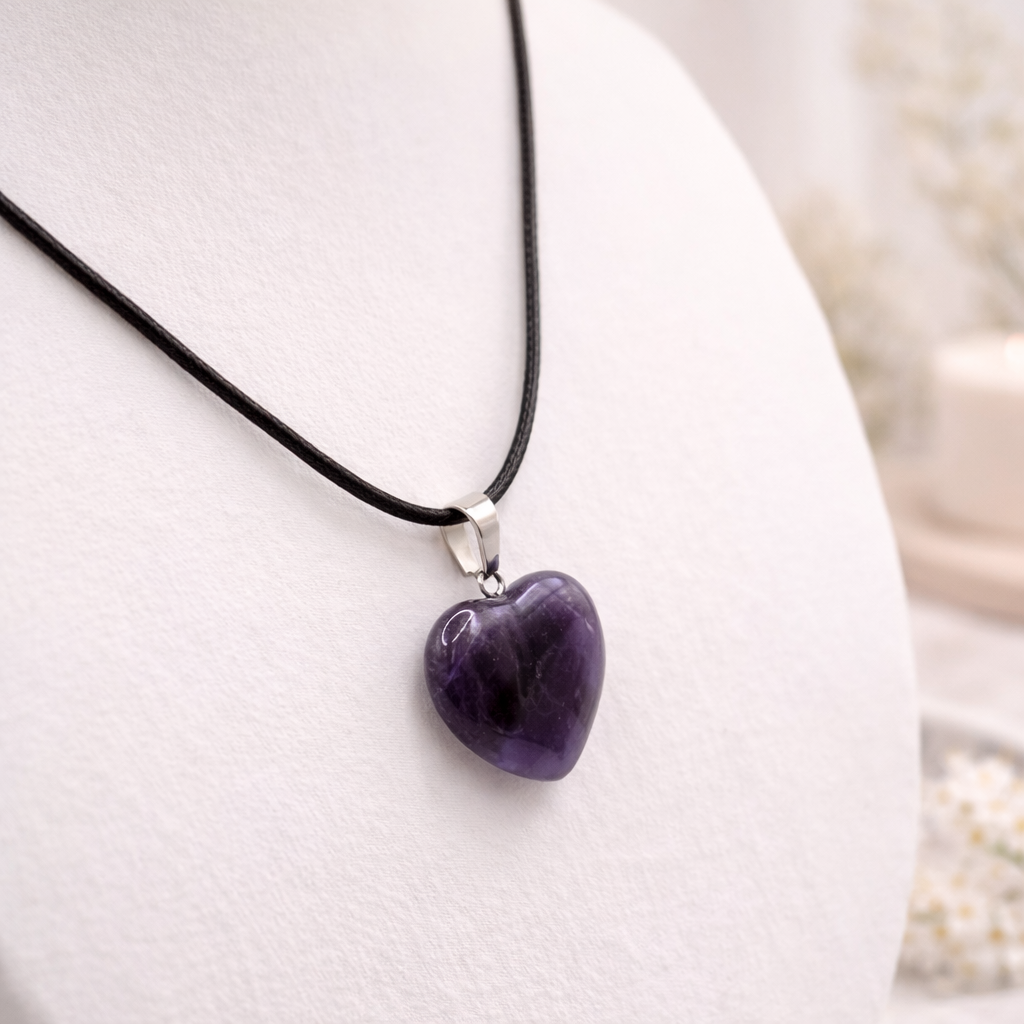 Damen Kette Amethyst Herz an Band seitlich by DAVUTA