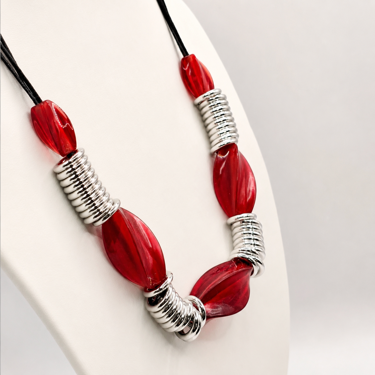 Damen Kette CollierStoffband mit Schmuckelementen seitlich by DAVUTA
