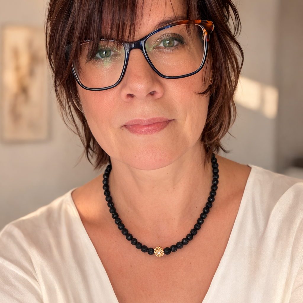 Damen Collier / Terra Nera / Edelstahl rosévergoldet / Lavaperlen / Edel + feminin