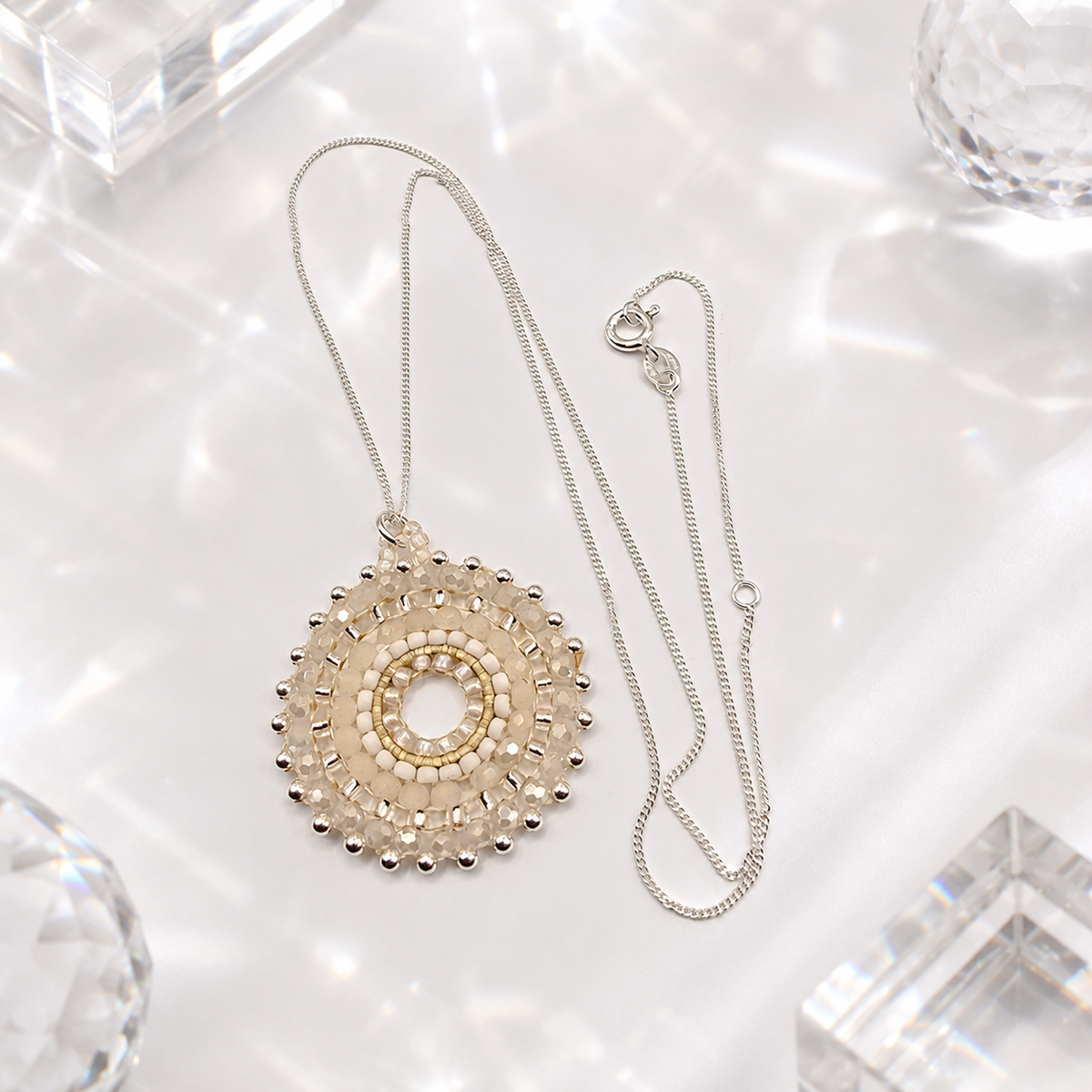 Damen Kette Mandala Silber Weiß by DAVUTA