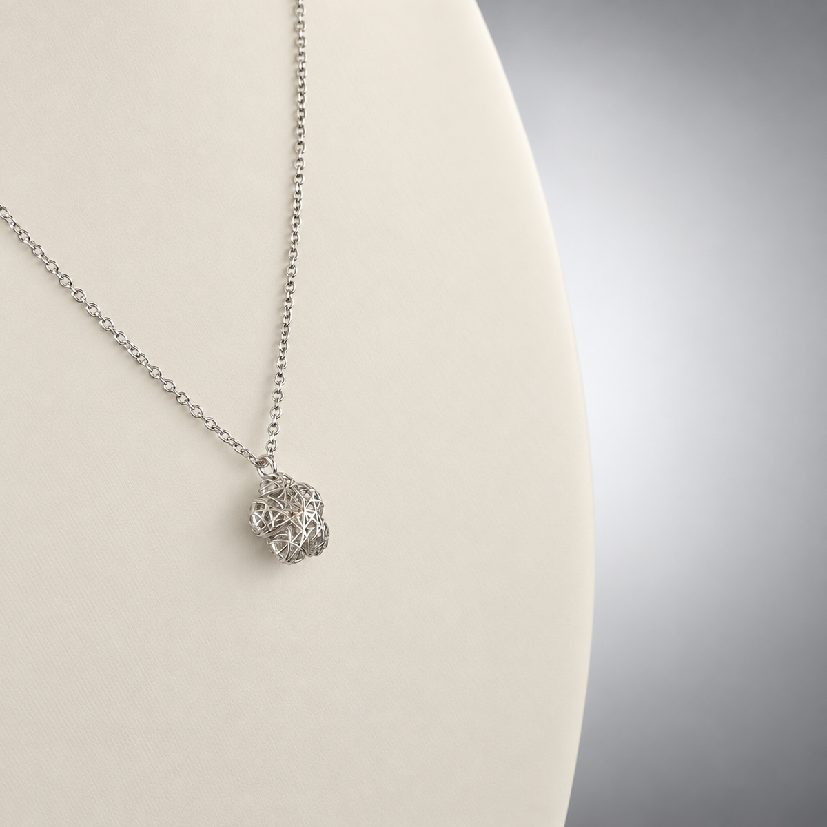 Damen Kette mit Anhänger Blume 3-D Silber seitlich