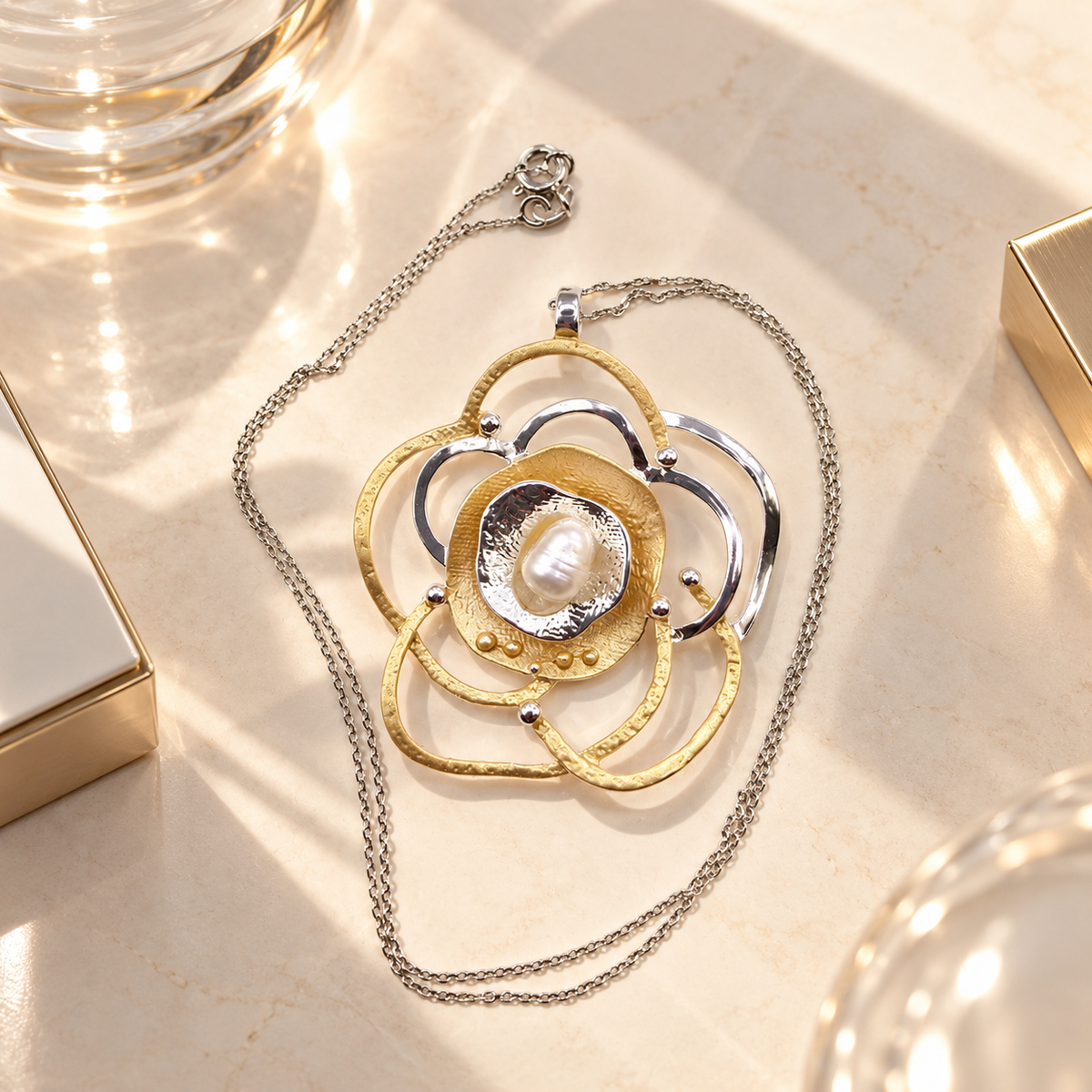 Damen Kette mit Anhänger Blume DAVUTA liegend