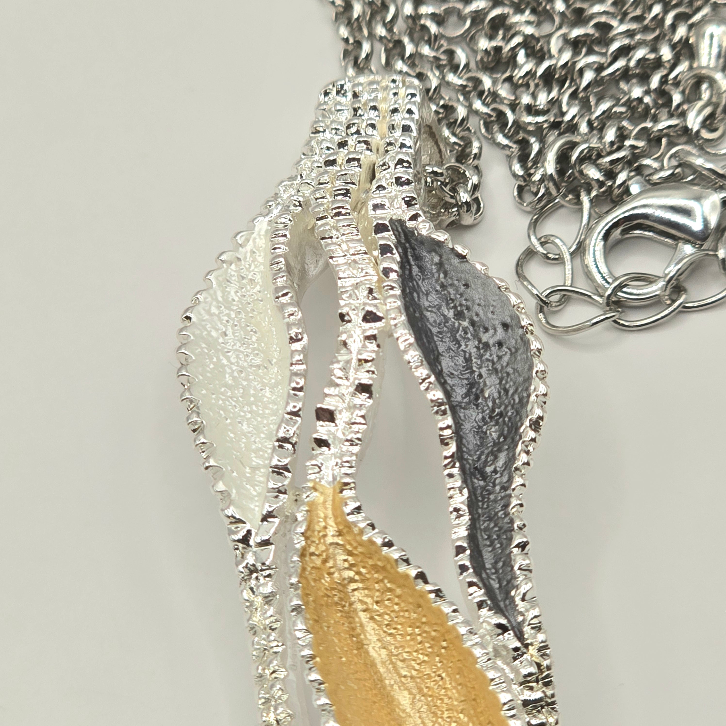 Damen Kette mit Anhänger Edelstahl versilbert Detail groß by DAVUTA
