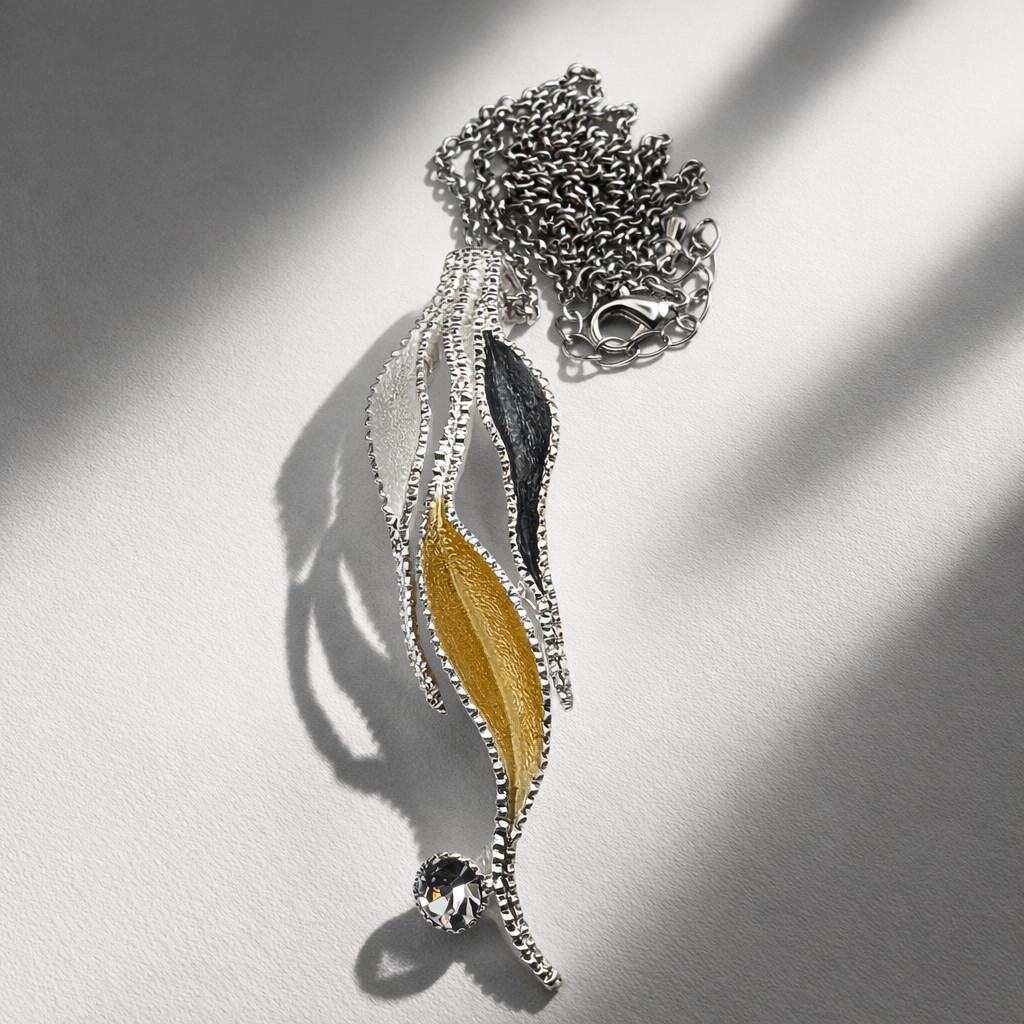 Damen Kette mit Anhänger Edelstahl versilbert liegend by DAVUTA