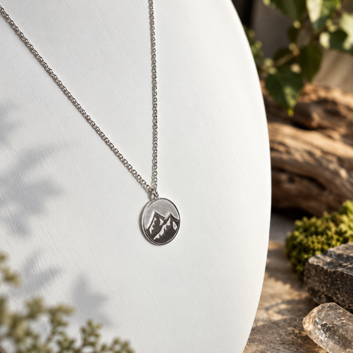 Damen Kette mit Anhänger Element Erde Silber DAVUTA seitlich