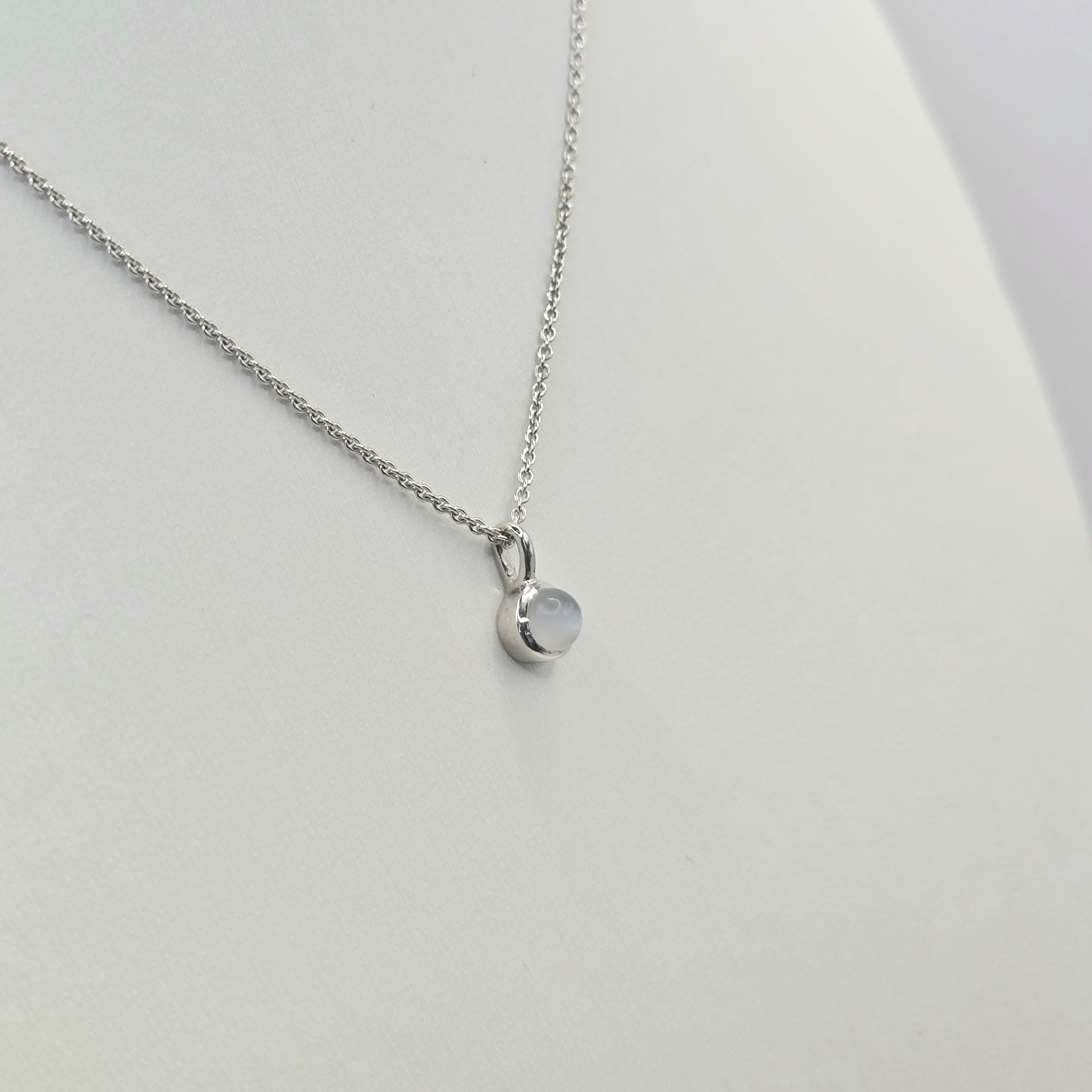Damen Kette mit Anhänger Mondstein rund klein Silber clean by DAVUTA