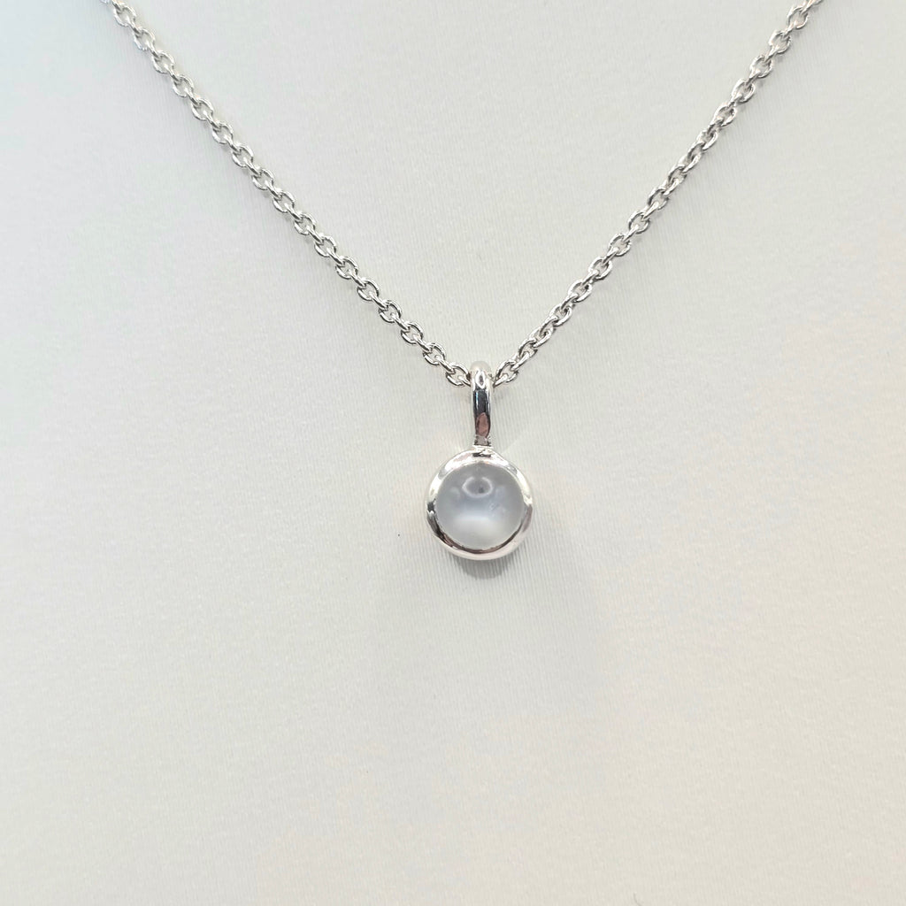 Damen Kette mit Anhänger Mondstein rund klein Silber clean nah by DAVUTA