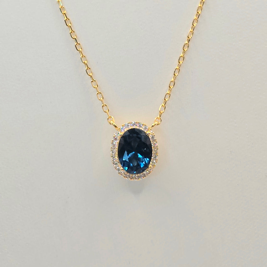 Damen Kette mit Anhänger Oval Silber vergoldet blauer Zirkonia nah by DAVUTA