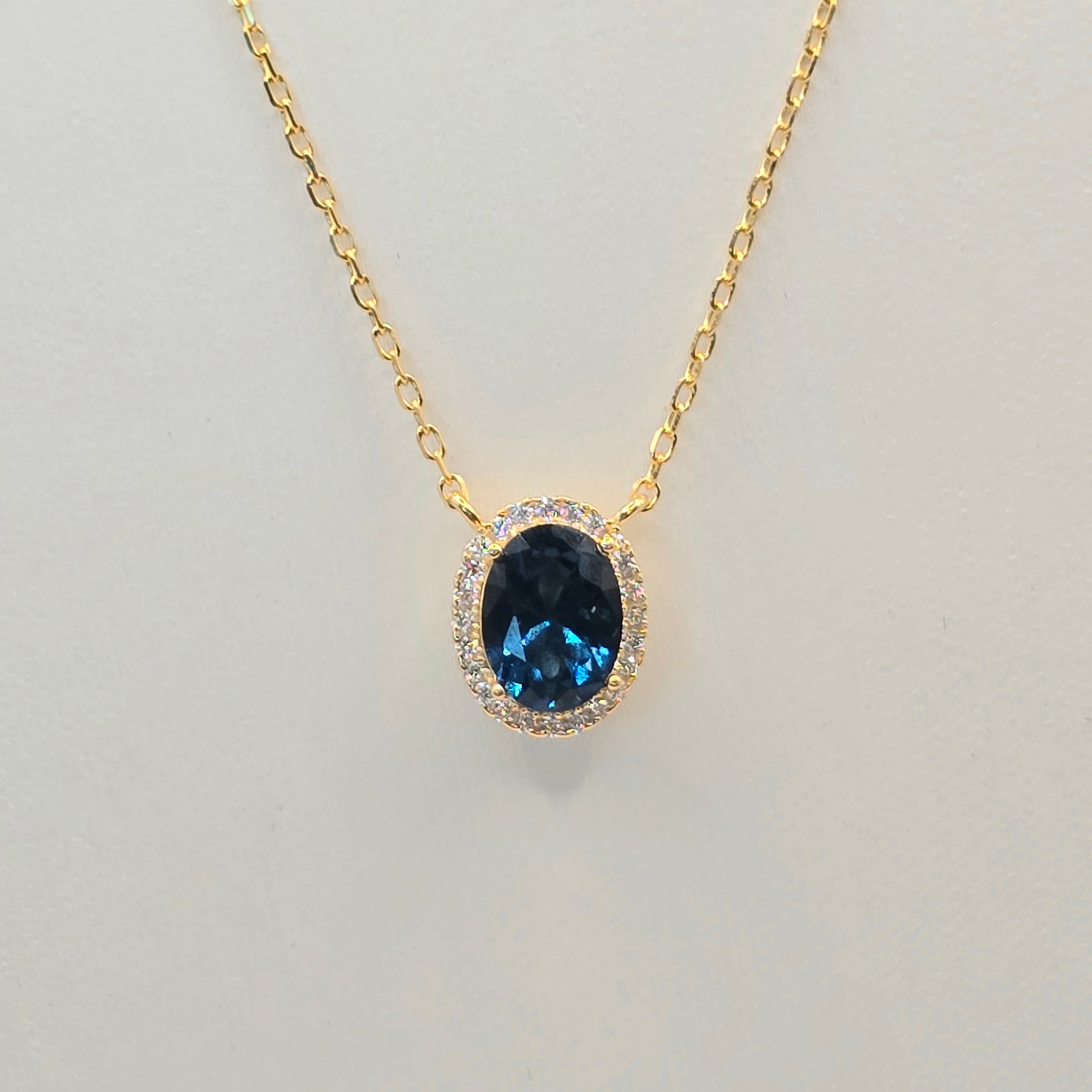 Damen Kette mit Anhänger Oval Silber vergoldet blauer Zirkonia nah by DAVUTA