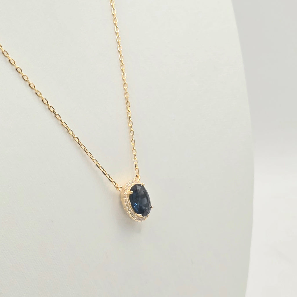 Damen Kette mit Anhänger Oval Silber vergoldet blauer Zirkonia seitlich by DAVUTA
