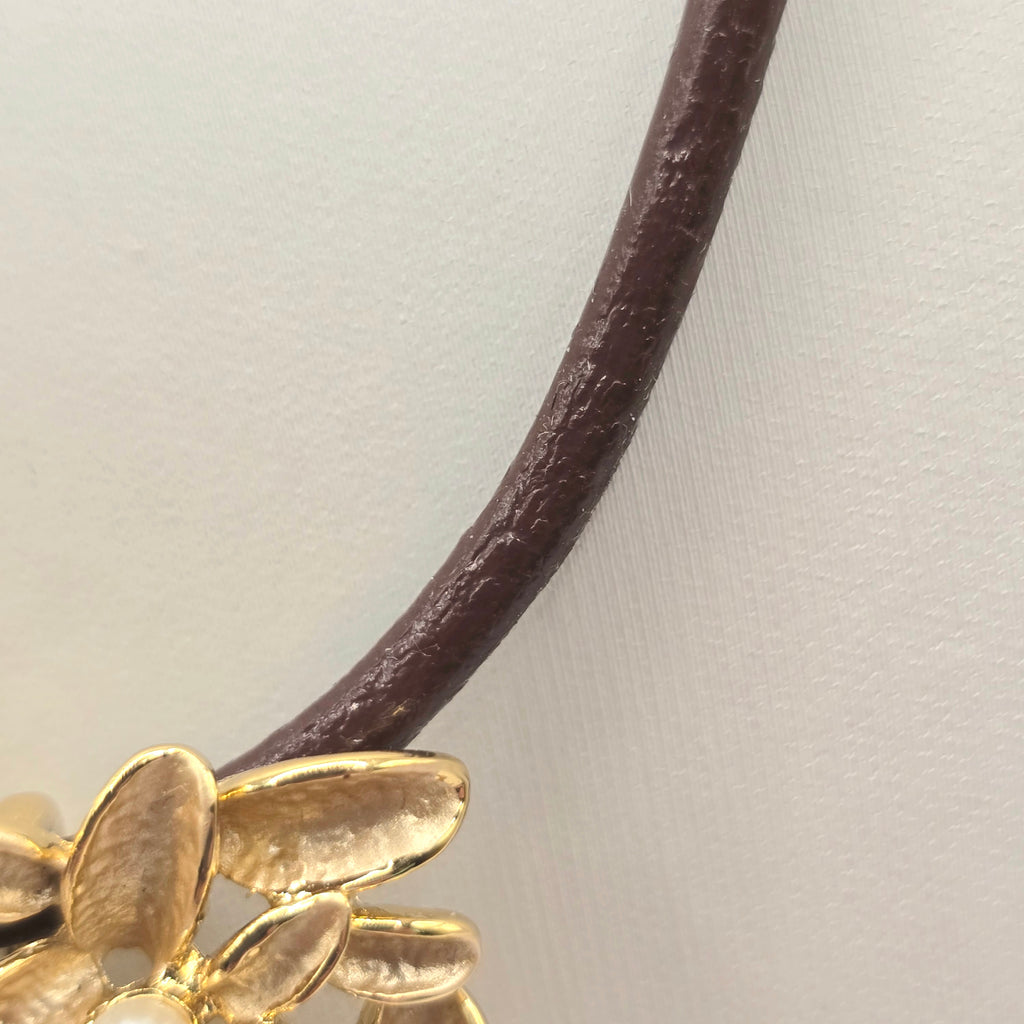 Damen Kette mit Anhänger Quadrat mit Lederband Detail Band