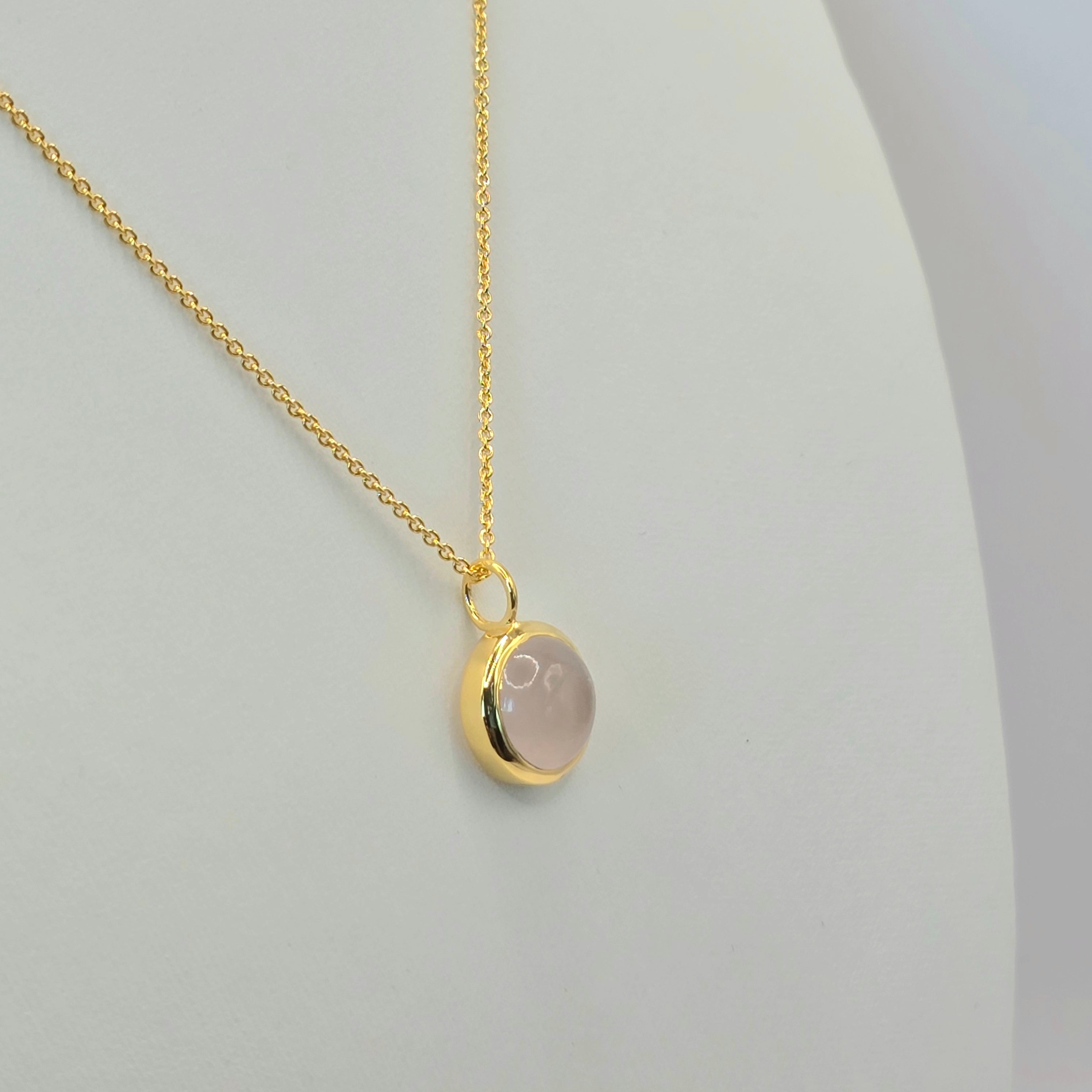 Damen Kette mit Anhänger Rosenquarz rund Silber vergoldet seitlich by DAVUTA