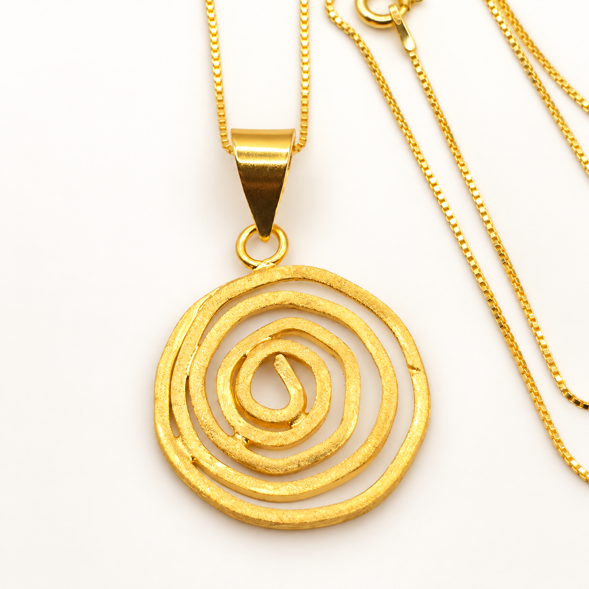 Damen Kette mit Anhänger Spirale Portal Silber vergoldet Detail