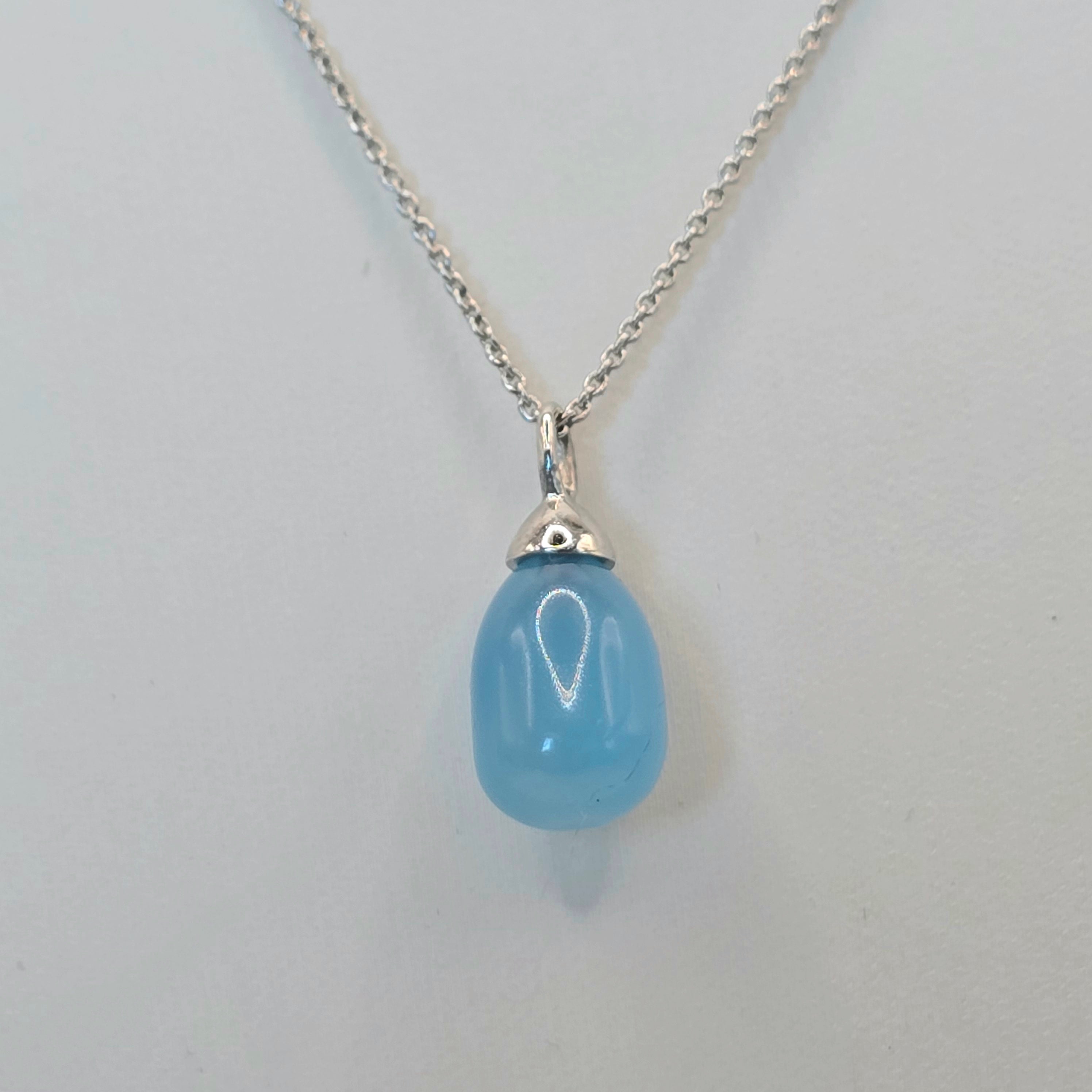 Damen Kette mit Anhänger Tropfen Blauer Chalzedon Silber clean nah by DAVUTA