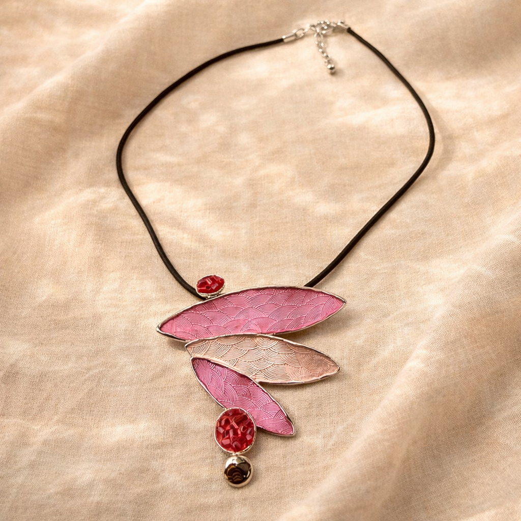 Damen Kette mit Anhänger an Band Pink by DAVUTA