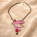 Damen Kette mit Anhänger an Band Pink by DAVUTA