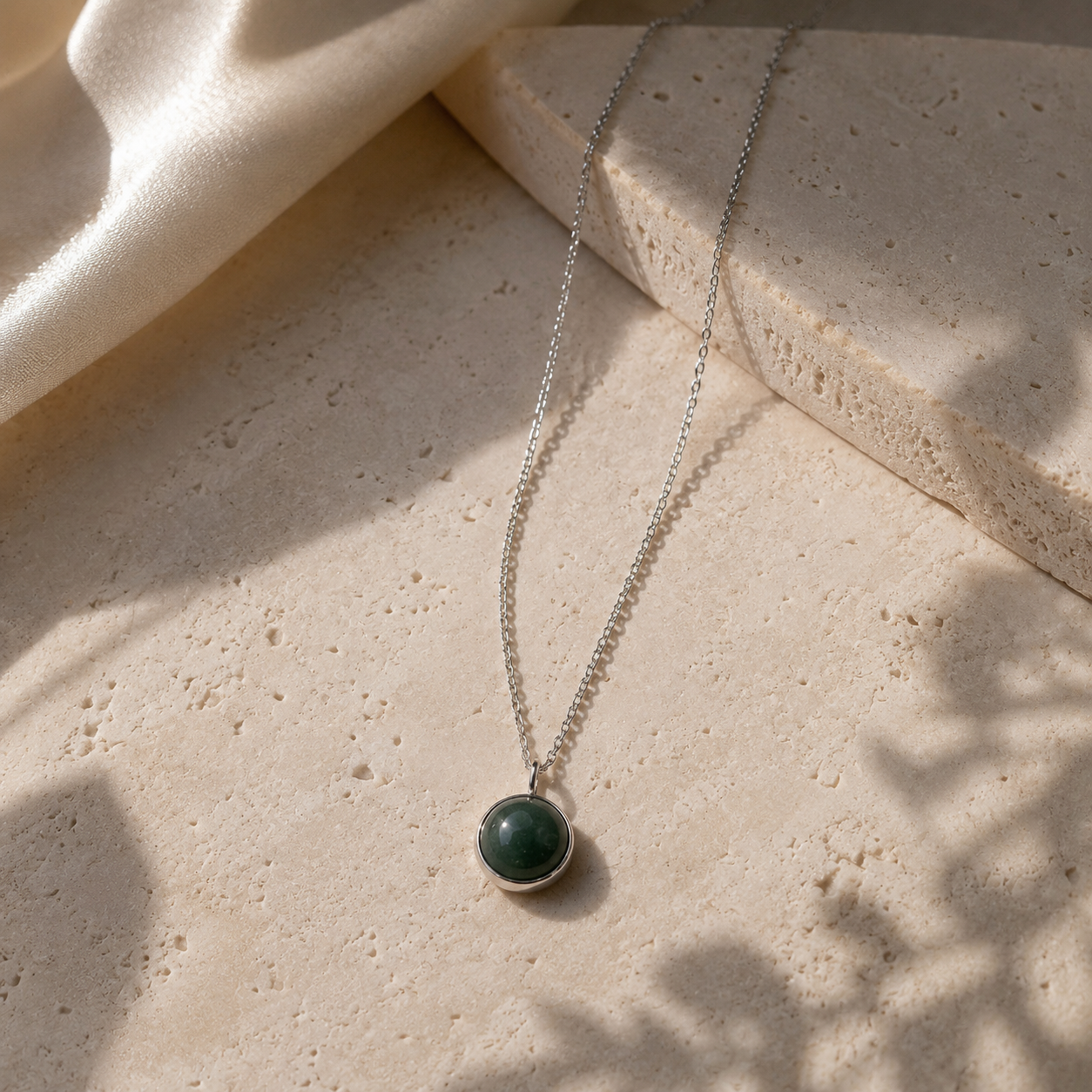 Damen Kette mit Anhänger grüner Aventurin rund in silber by DAVUTA
