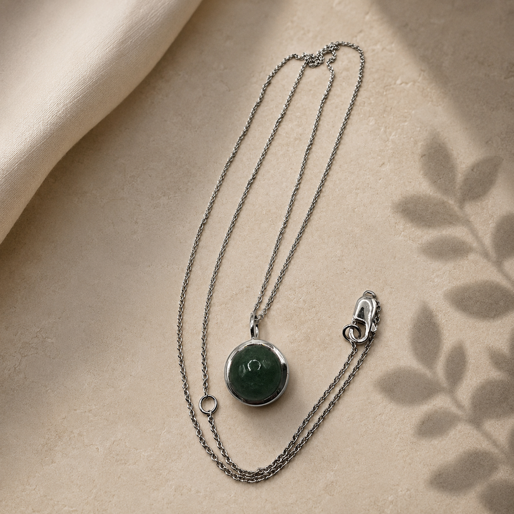 Damen Kette mit Anhänger grüner Aventurin rund in silber liegend by DAVUTA