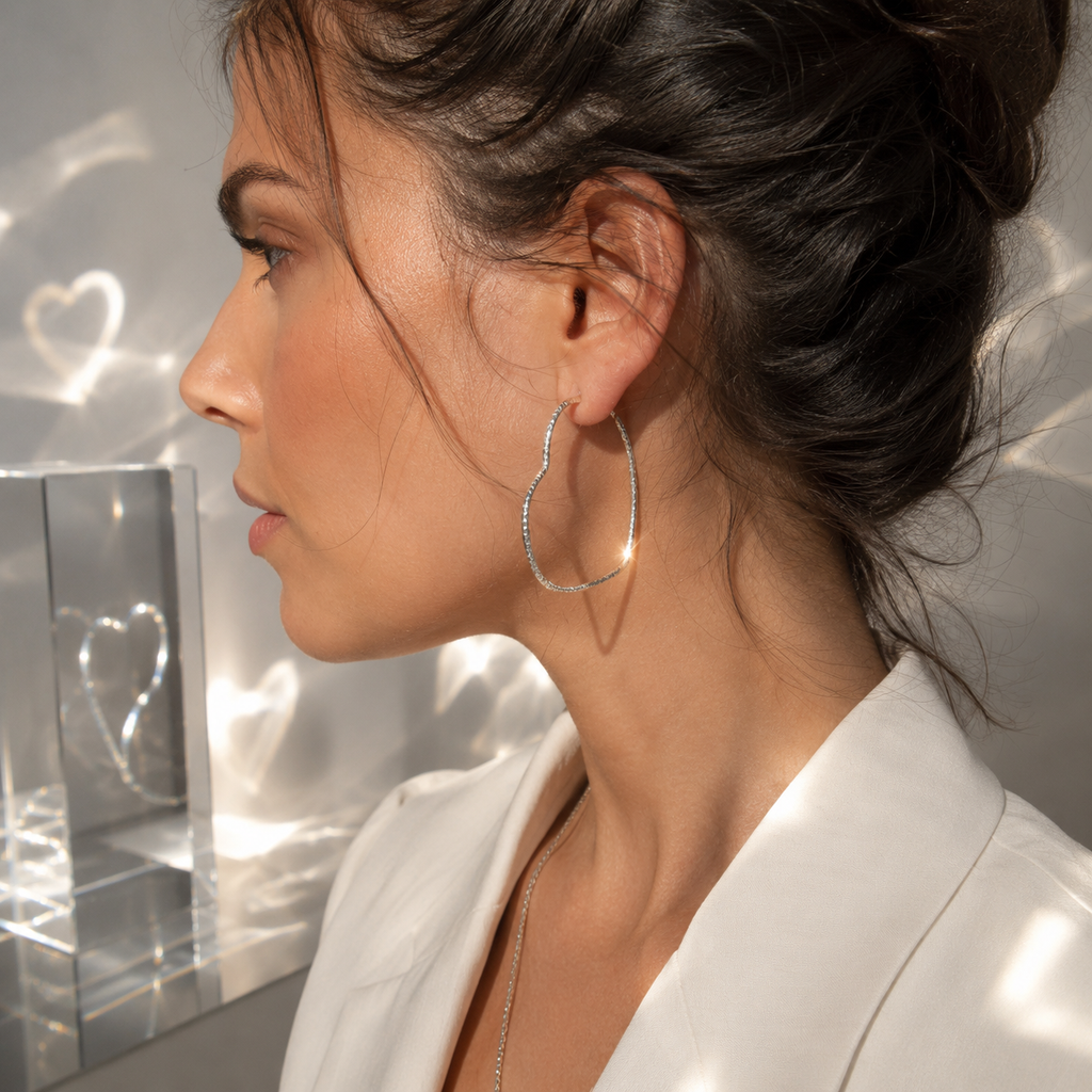 Damen Ohrringe Creole Herz Silber DAVUTA am Model