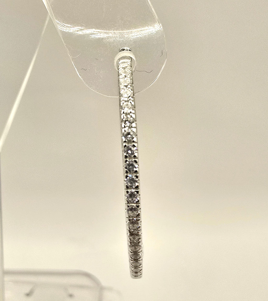 Damen Ohrringe Creole Silber mit Zirkonia close up by DAVUTA