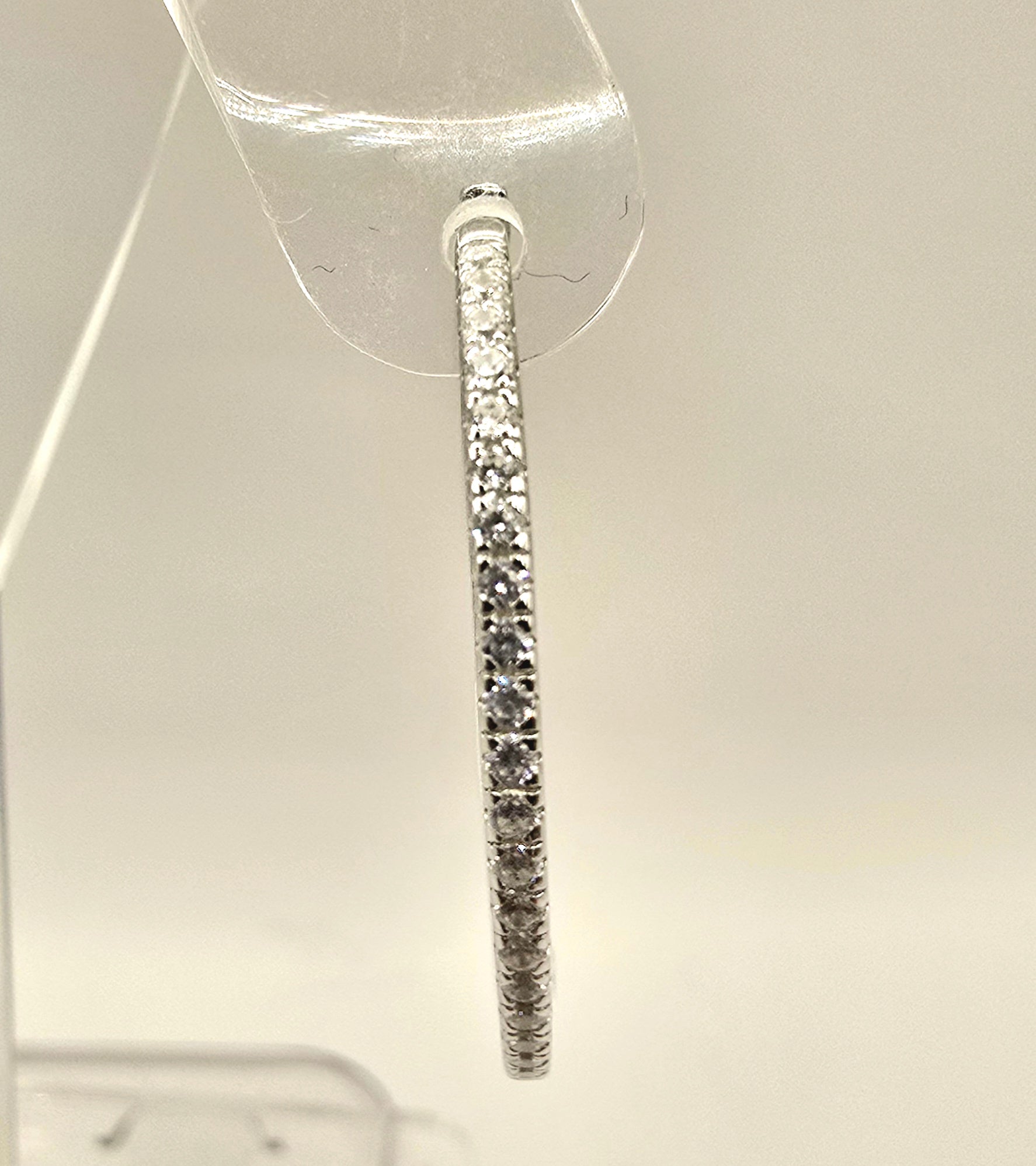 Damen Ohrringe Creole Silber mit Zirkonia close up by DAVUTA