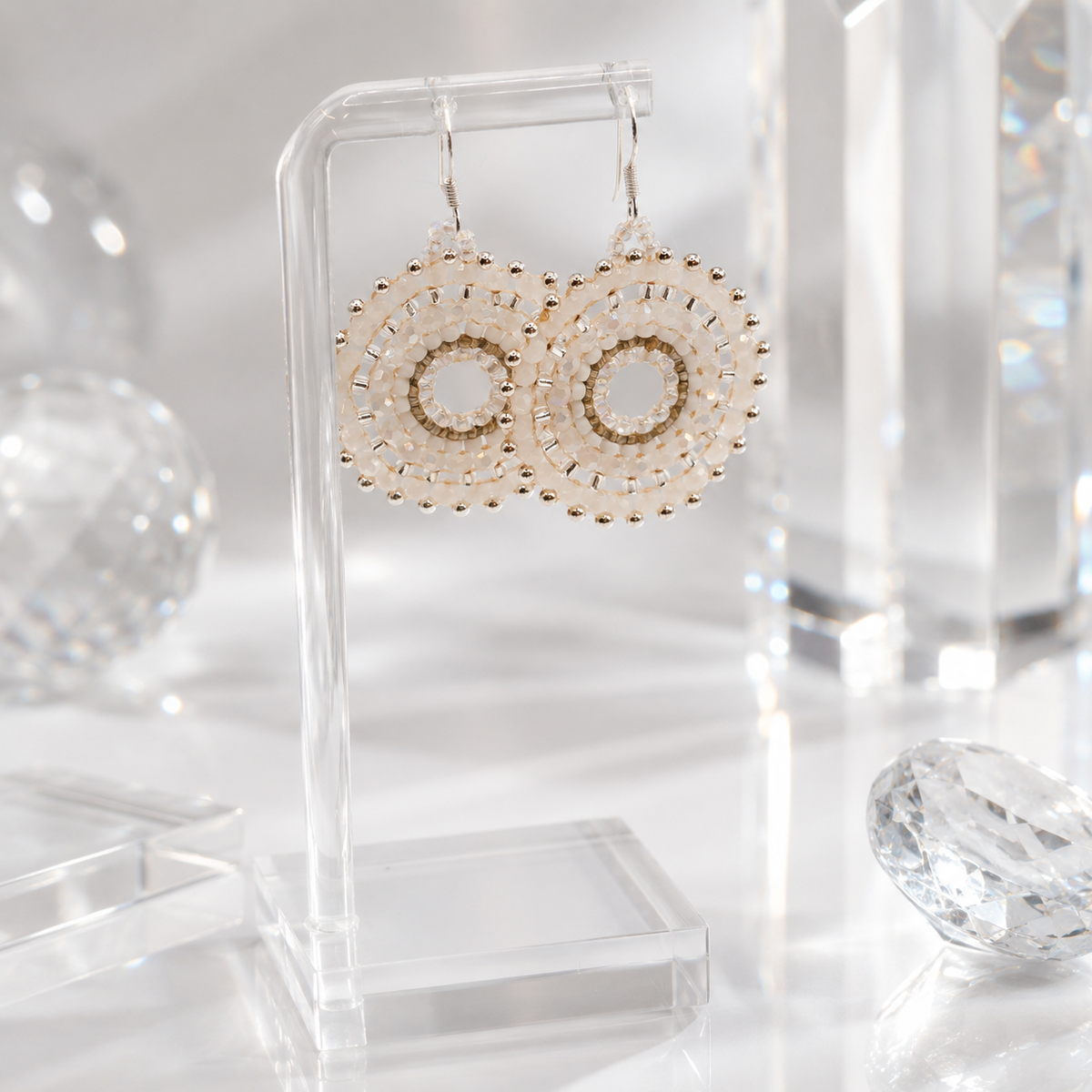 Damen Ohrringe Mandala Silber Glas Perlen weiß by DAVUTA
