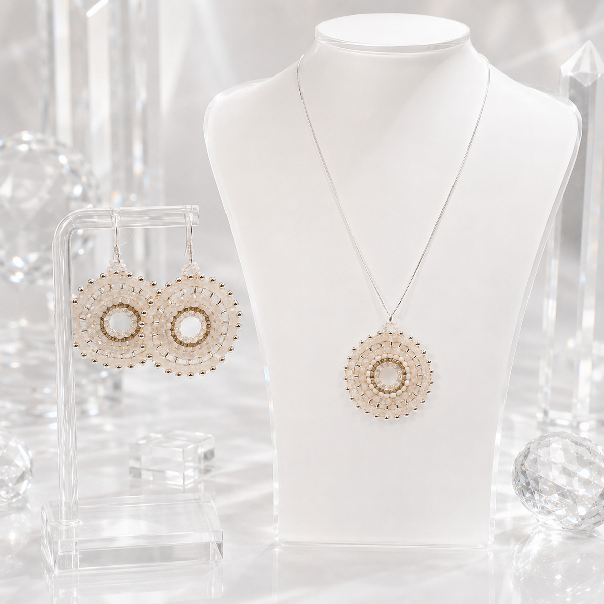 Damen Ohrringe Mandala Silber Glas Perlen weiß im Set mit Kette by DAVUTA