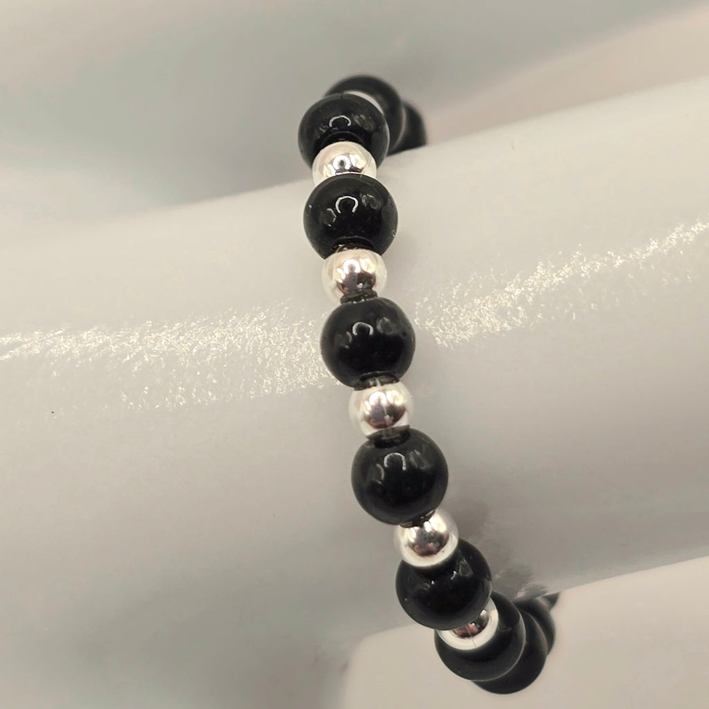 Damen Ri ng Elastisch Silberperlen und Onyx Detail 