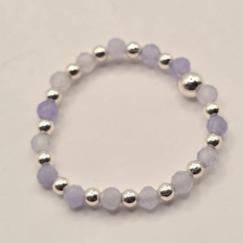 Damen Ring Elastisch Amethyst und Silberperlen Detail by DAVUA