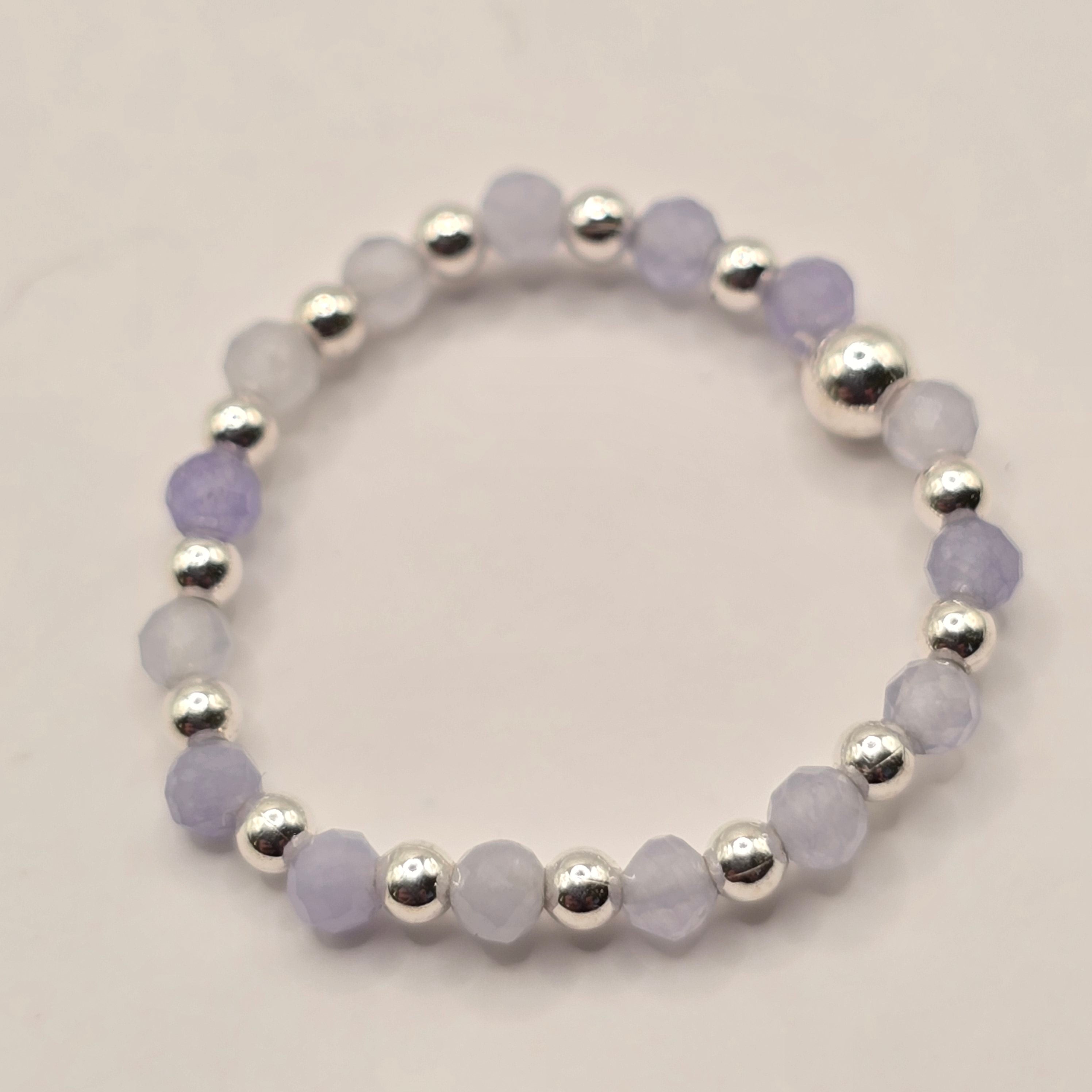 Damen Ring Elastisch Amethyst und Silberperlen Detail by DAVUA
